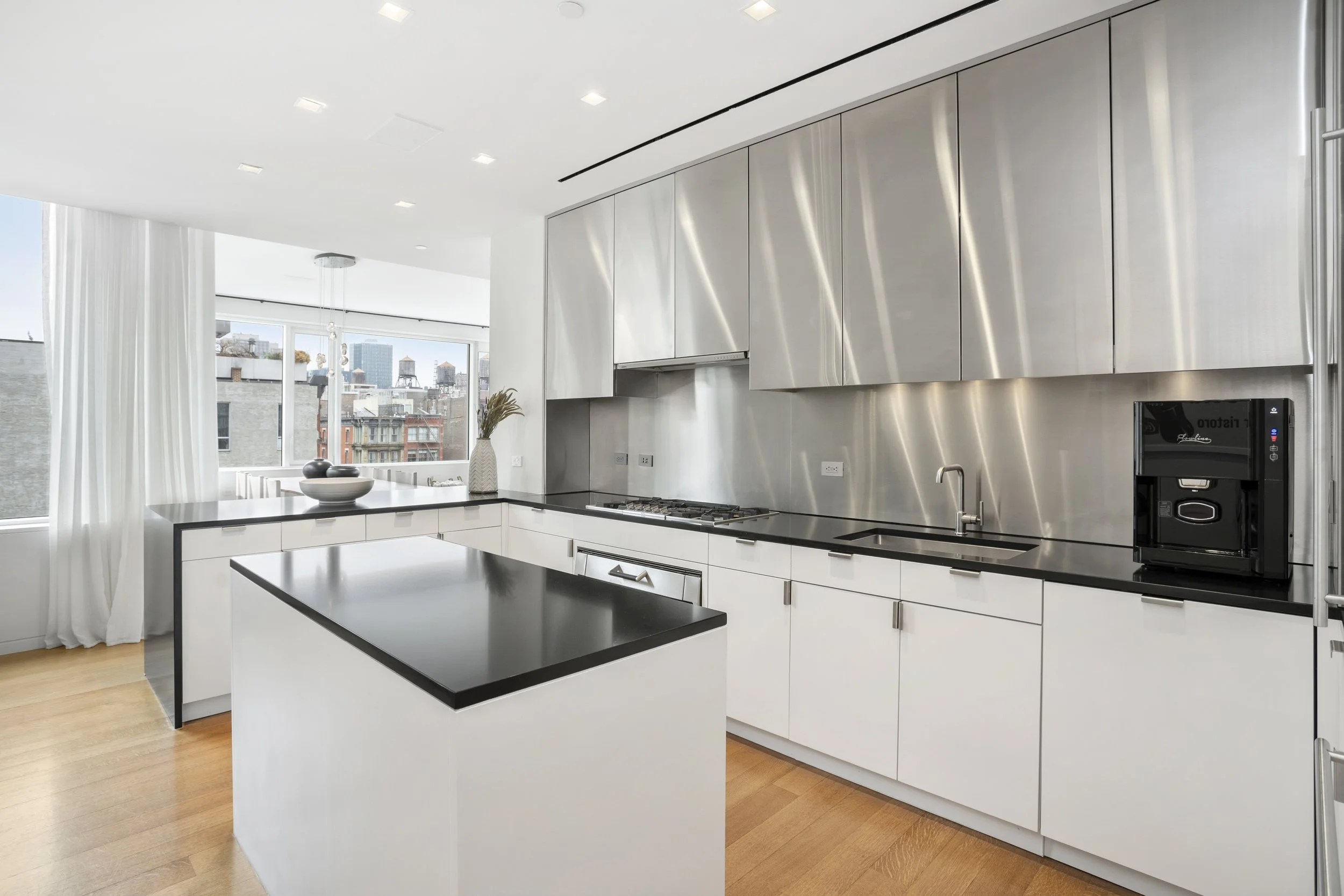350WBROADWAY6THFLOOR-SoHo-NolitaNewYork_Lauren_Muss_DouglasElliman_Photography_115540098_high_res.jpg