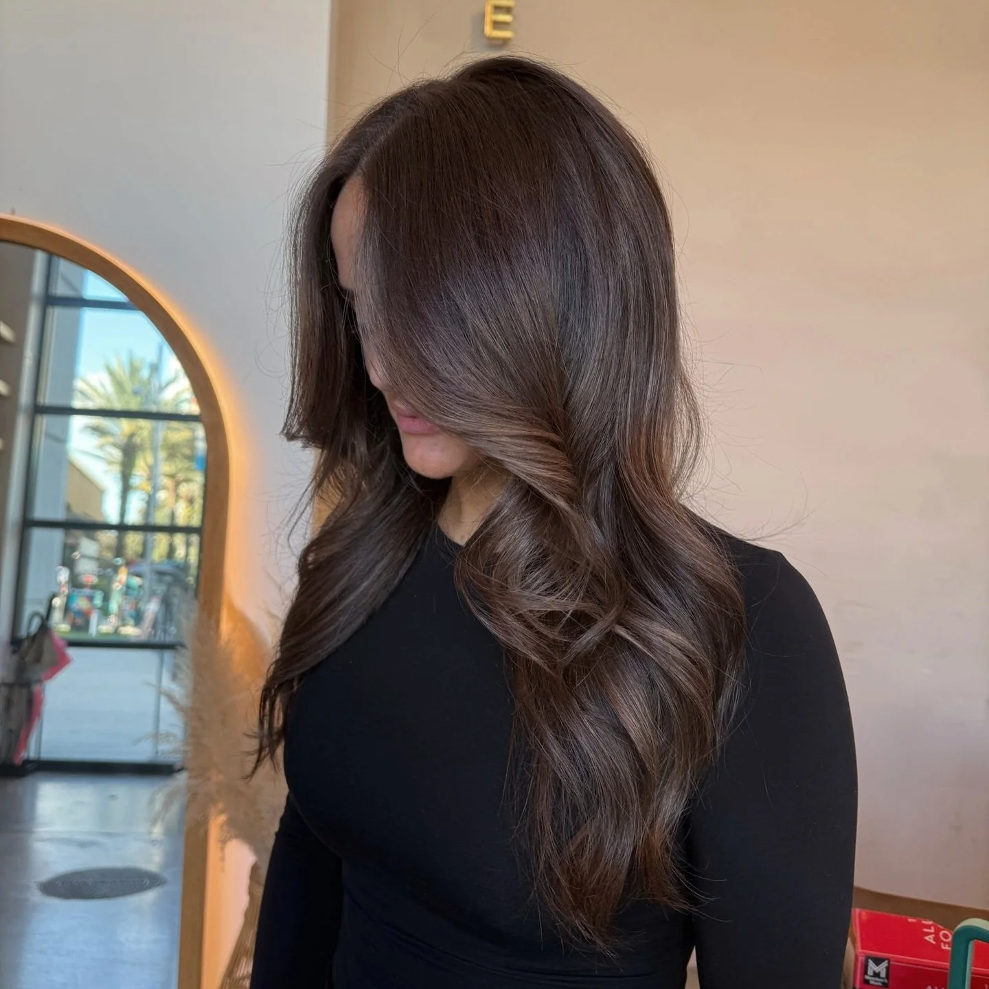 Warm, glossy brunette energy for days 🤎 @alejandrafloreshair