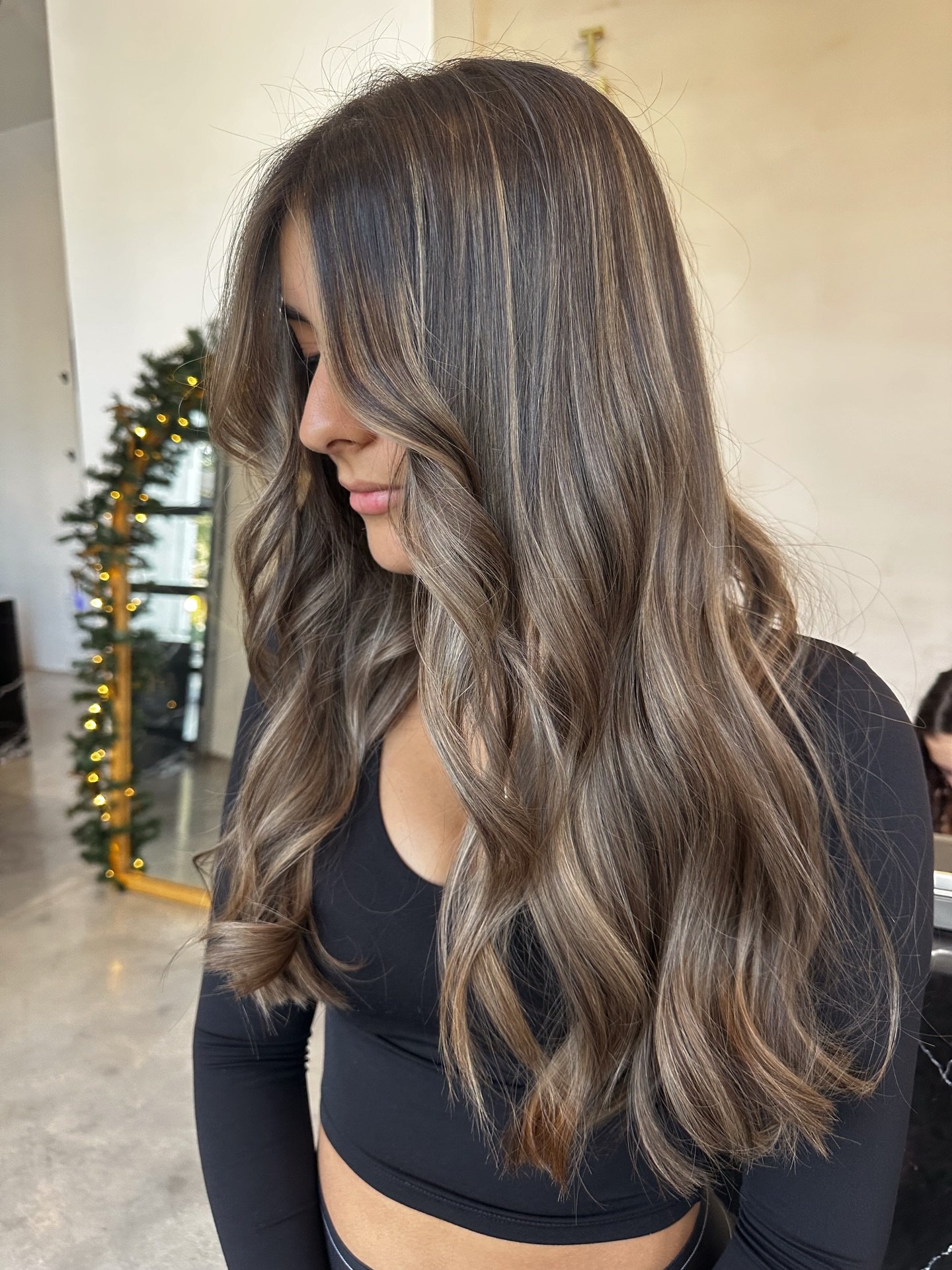 Soft bronde, strong energy 💫 @hairbywhitneyg