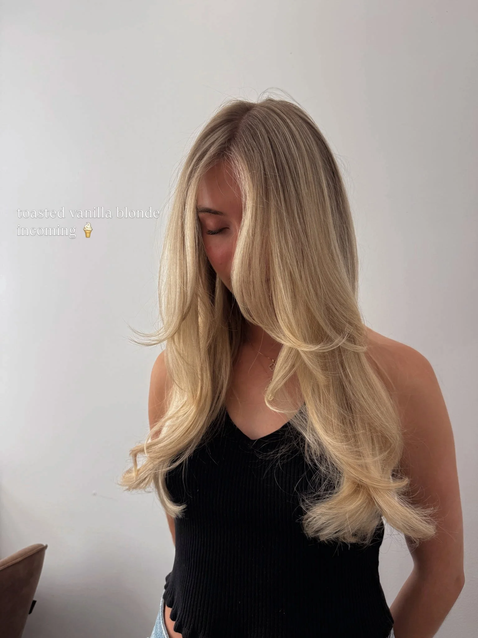 cool girl blonde, perfected ✨ @favianefajardo.hair never misses.