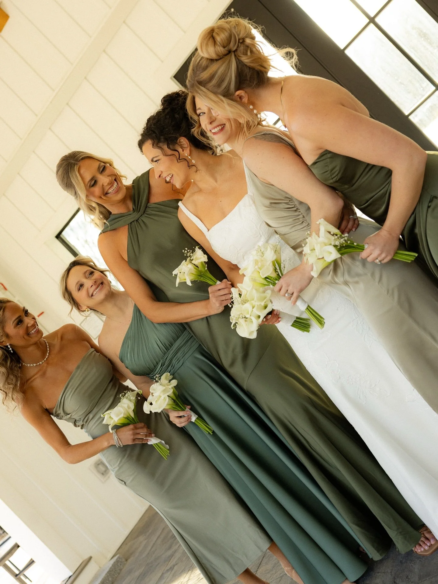 I can&rsquo;t get over how beautiful this day was second shooting for @juliawardwellphoto ! The prettiest colors &amp; the most beautiful couple!🤍✨

VENDOR 🤍
Venue | @hylabrookestate 
Lead Photographer | @juliawardwellphoto 
Coordination | @s__a_ev