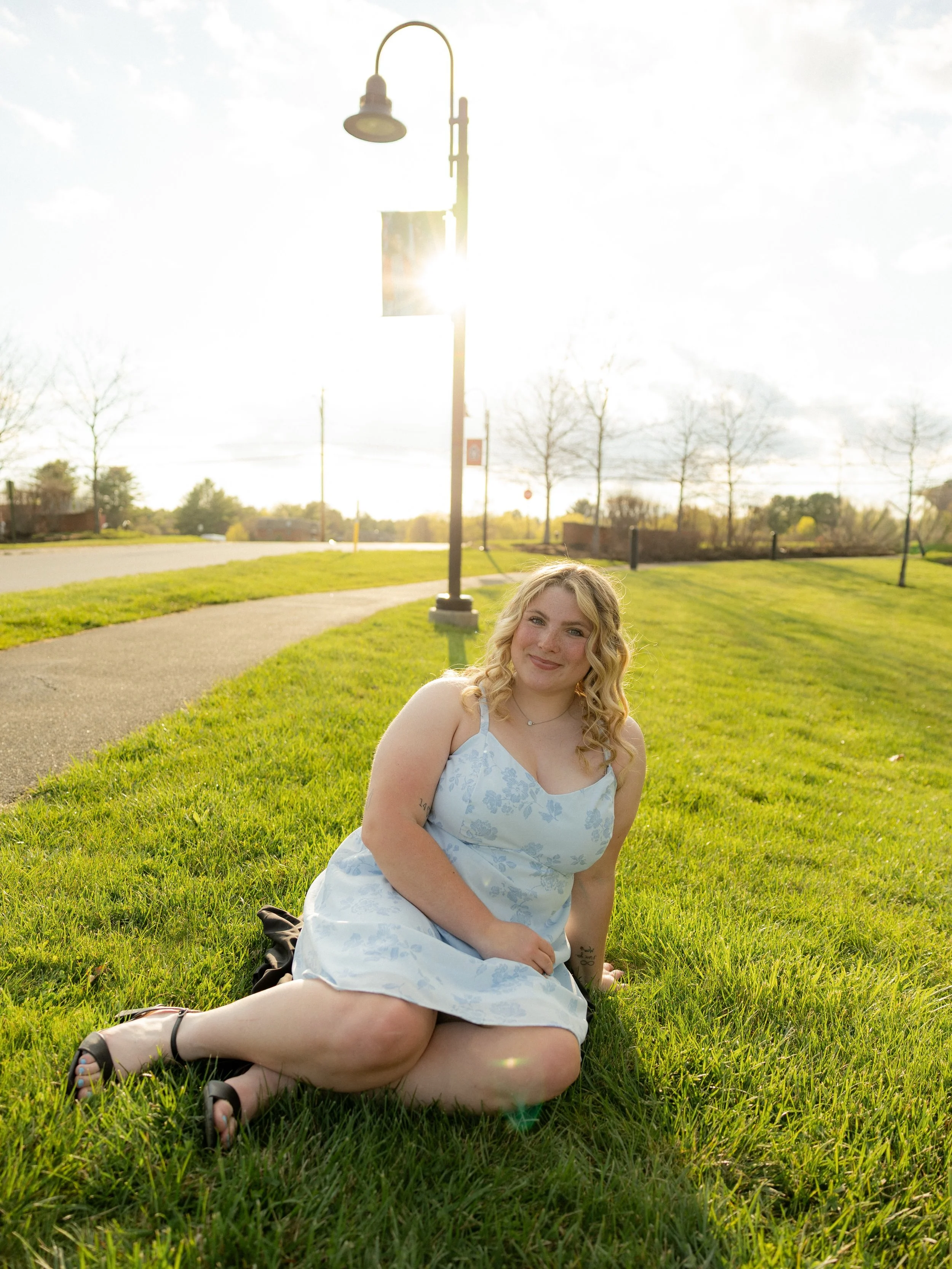Happy grad week to the beautiful @madison.swett 🤍🎓✨

#graduationphotos #mainephotographer #mainegraduationphotographer #maineweddingphotographer #newenglandphotographer