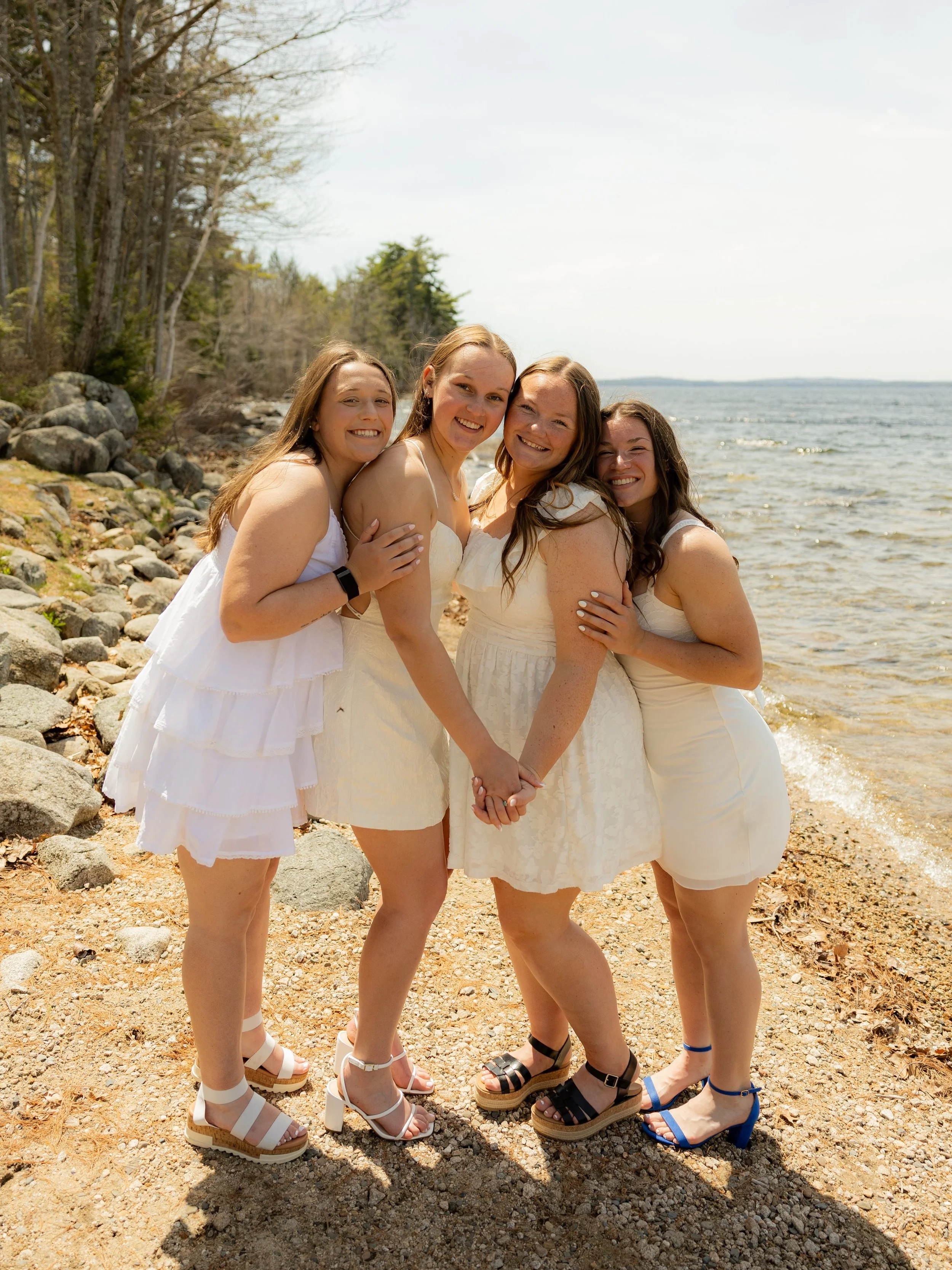 The really beautiful thing about senior year is realizing all the people beside you are who helped create the person you&rsquo;re becoming. These girls should be so proud of the amazing people they are.🥹🤍🎓✨

#mainephotographer #mainephotography #n