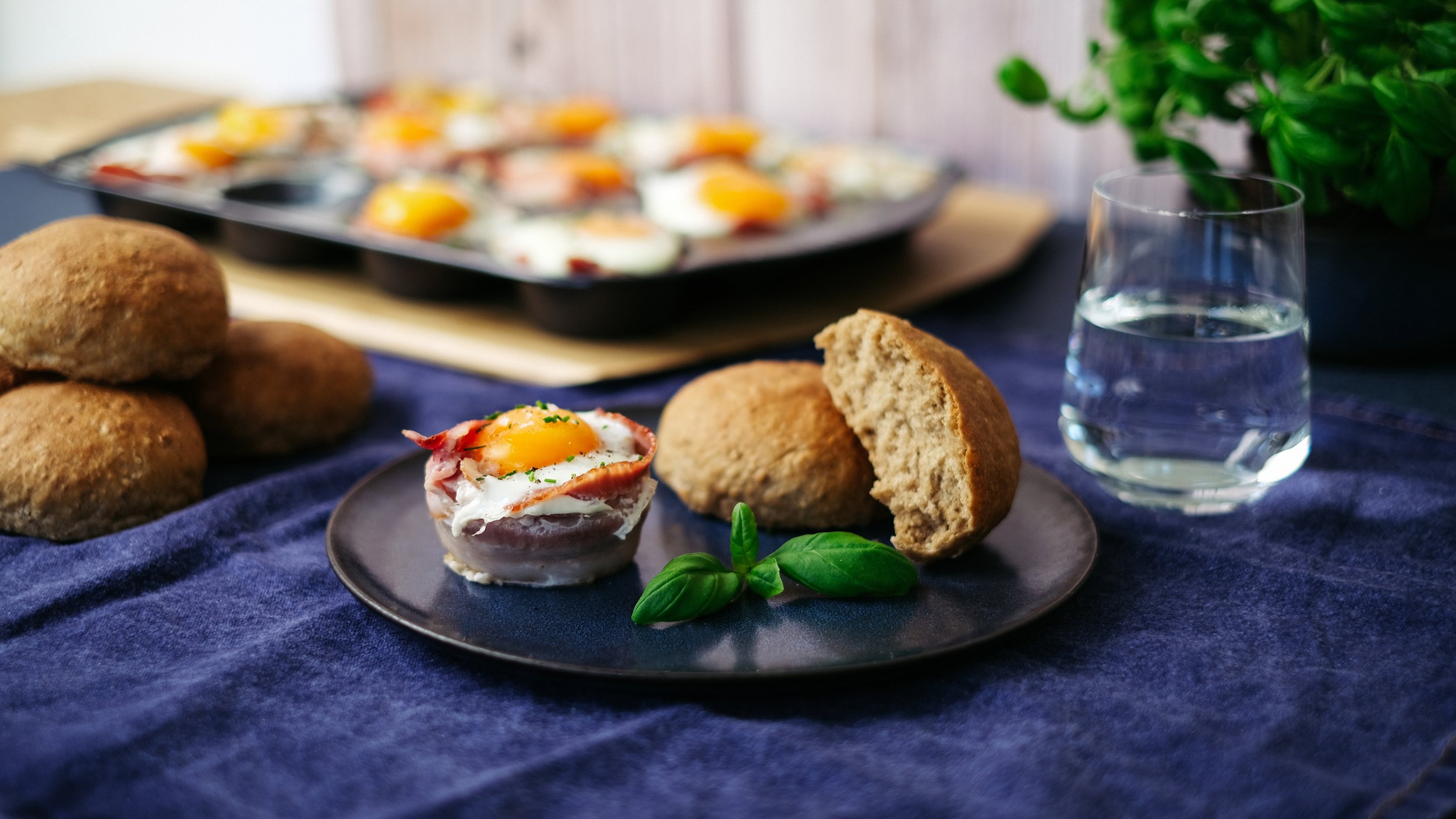 egg og bacon muffins.jpg