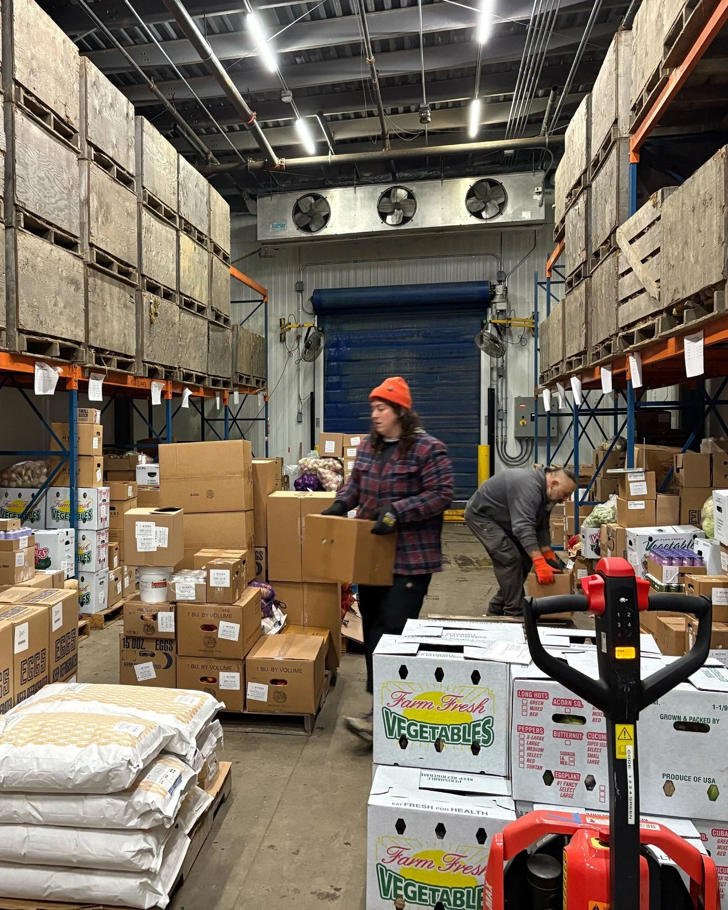 On Wednesdays we organize 📦 Some quick scenes from the warehouse team's routine!