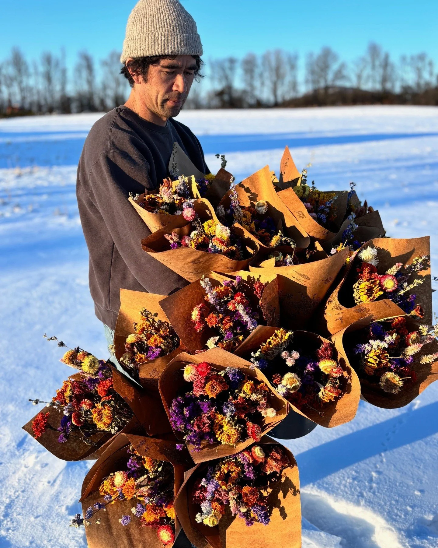 A valentines gift that keeps on giving... 💐 Dried flower bouquets from @understoryfarm in Vermont! Thoughtfully grown and naturally dried on Understory's small, family flower farm rooted in seasonal rhythms. These bouquets are designed to feel a lit