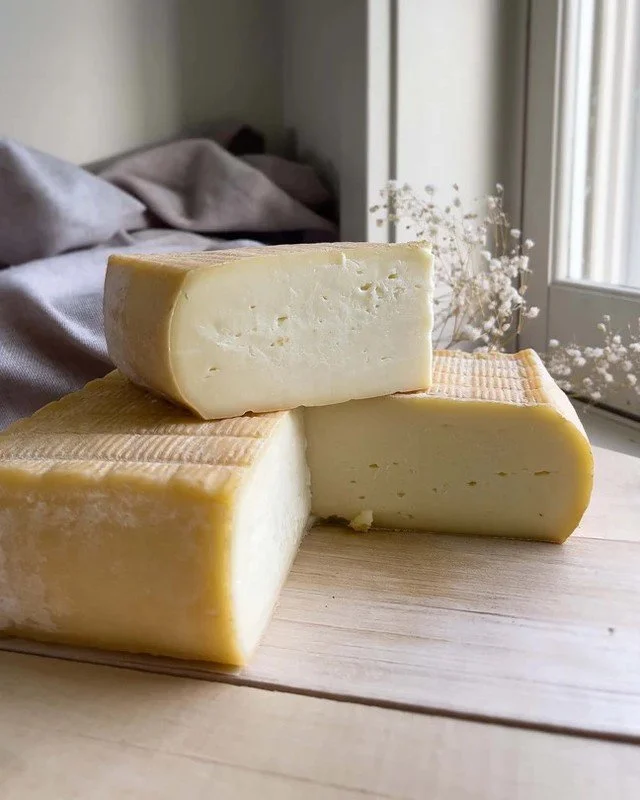 Several very cool things are happening with @highlawnfarm cheese! 🧀 Their Crema Alpina was named a 2026 @goodfoodfdn finalist - selected from over 1,200 entries and judged blind by more than 250 experts. And have you tried Wilde Field? "Sharp &