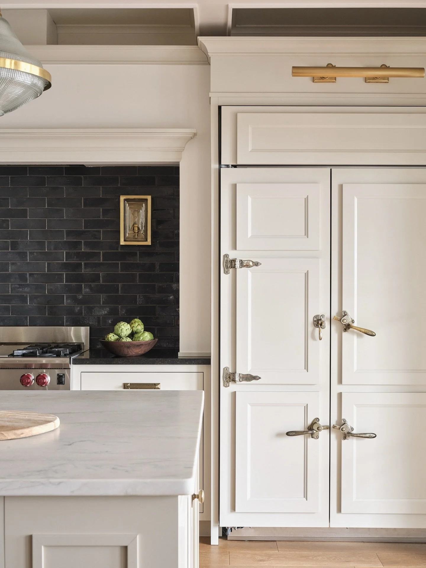 When selecting materials for The Reeds Lake kitchen, we chose everything with timelessness in mind. Swipe for a closer look at some of my favorite details, material selections, and sources that we selected for this project!
