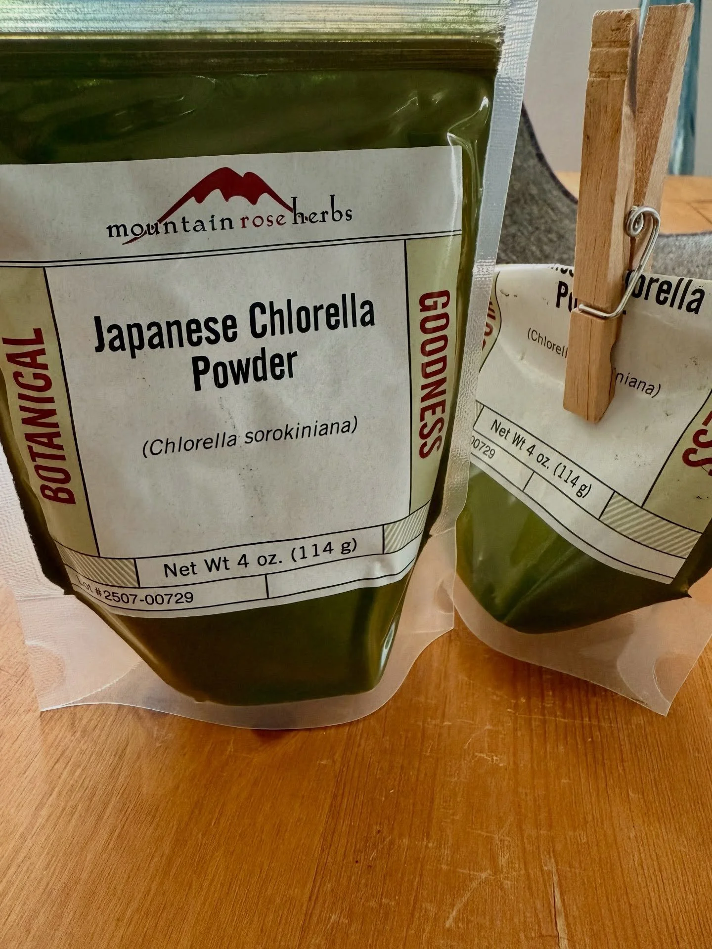 @mountainroseherbs is my absolute go-to company for herbs, roots, etc. for the kitties. No fillers. No preservatives. Pure stuff. We&rsquo;ve bought from them for many, many years. 

I try to supplement the cats&rsquo; meals with chlorella once/twice