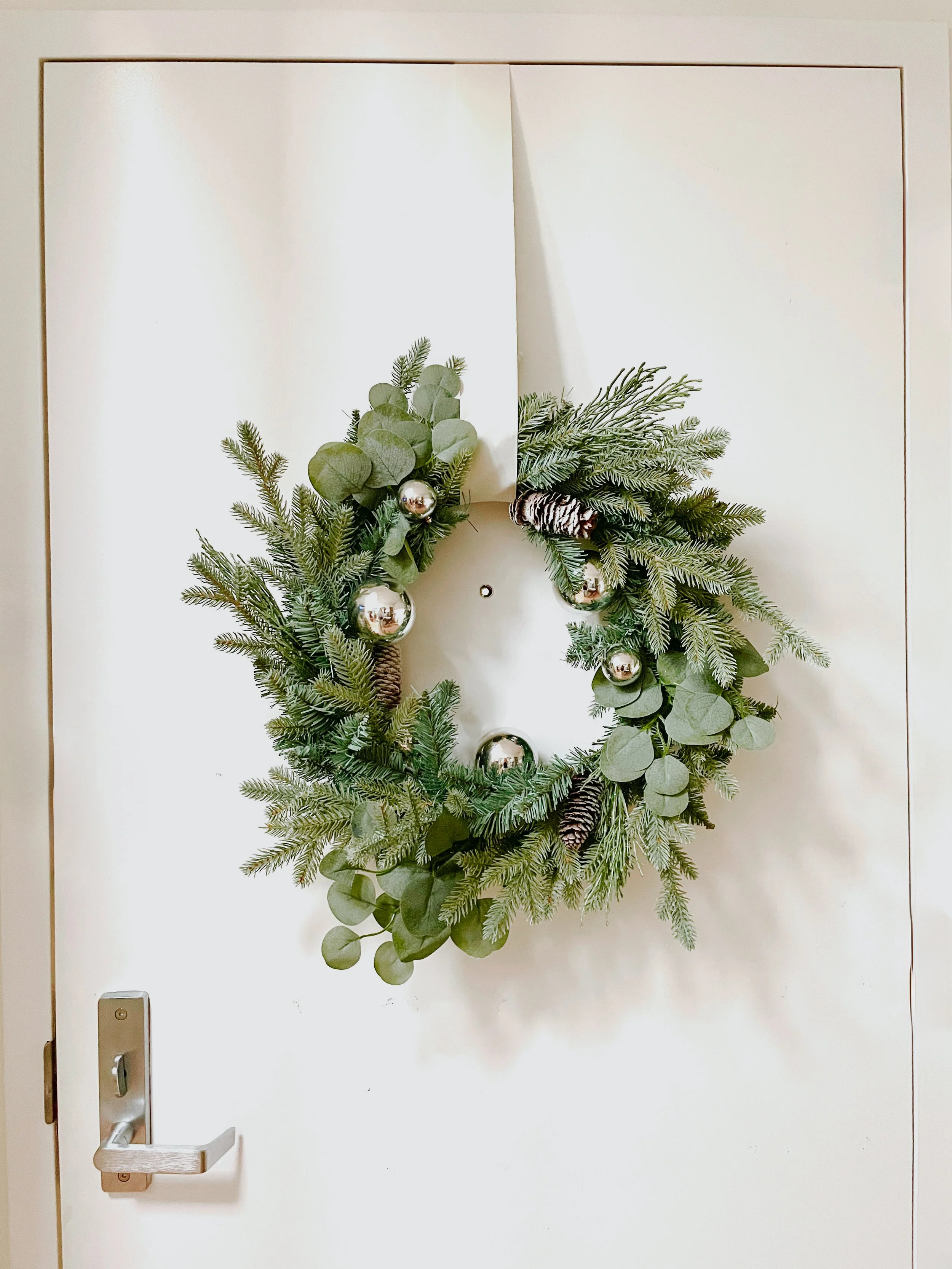How to Hang a Wreath Without a Hanger