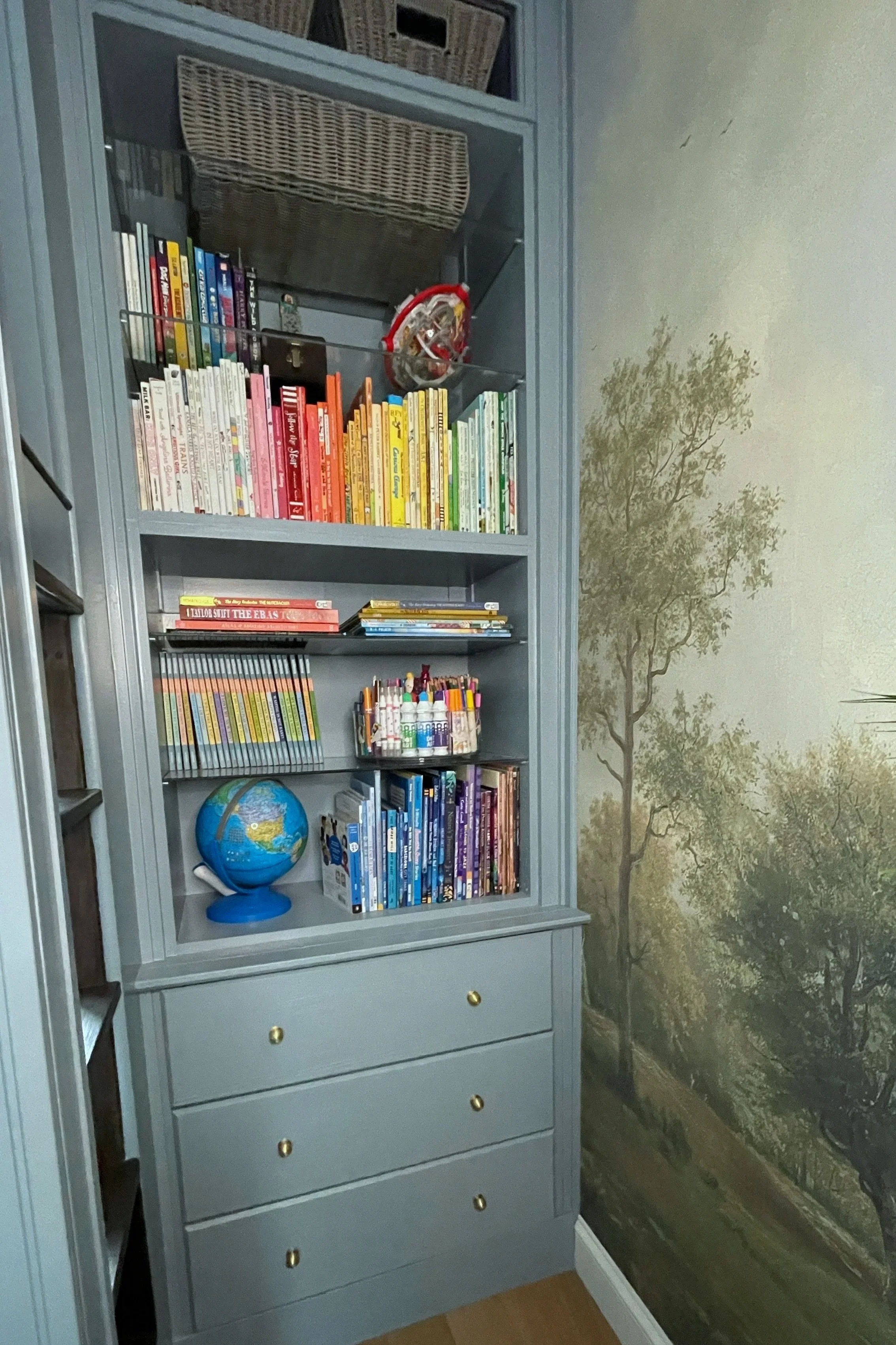 Built-in dresser and bookcase in small kids' bedroom