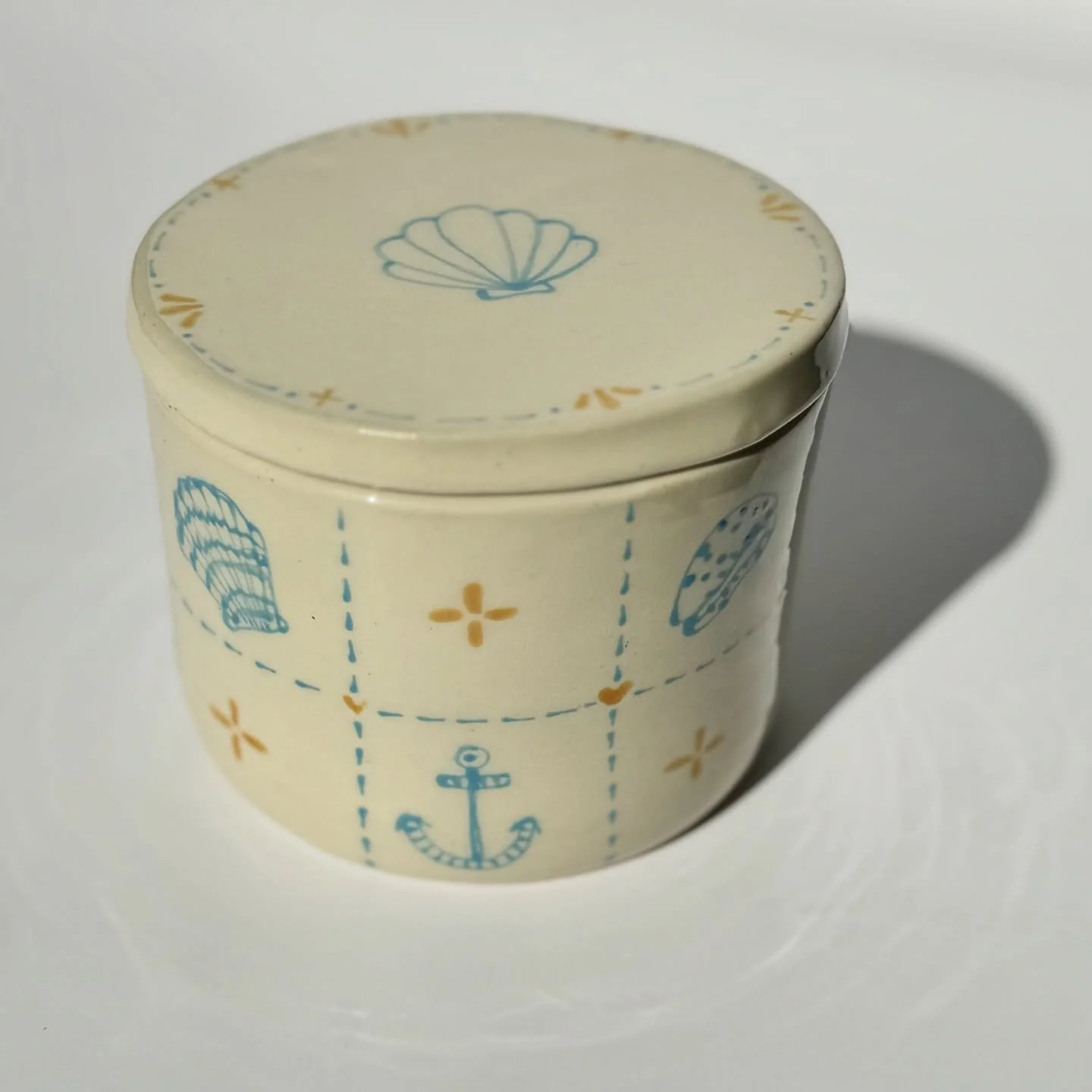 Lange Salt x Summerhays Studio Salt Cellar Collab

Designed in collaboration with artist Tauna Summerhays of @summerhays.studio we are in love with these handcrafted ceramic salt cellars! Each limited edition piece is unique, featuring hand-painted n