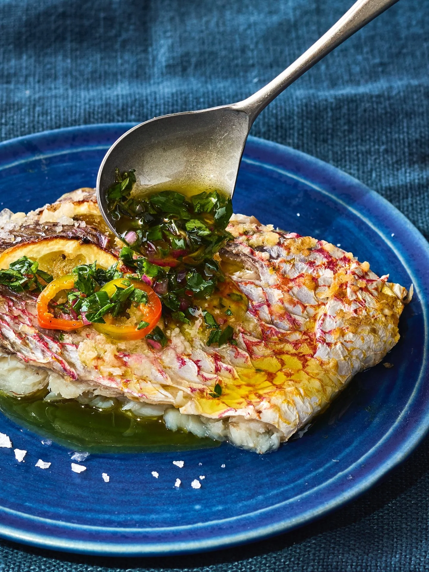 Snapper so good it deserved the fancy salt 🐠🧂🌊

www.langesalt.com 

#redsnapper #saltedfish #langesaltco #seasalt #salt #saltlife #baking #cooking #chef #foodie #eat #eatfresh #eatlocal