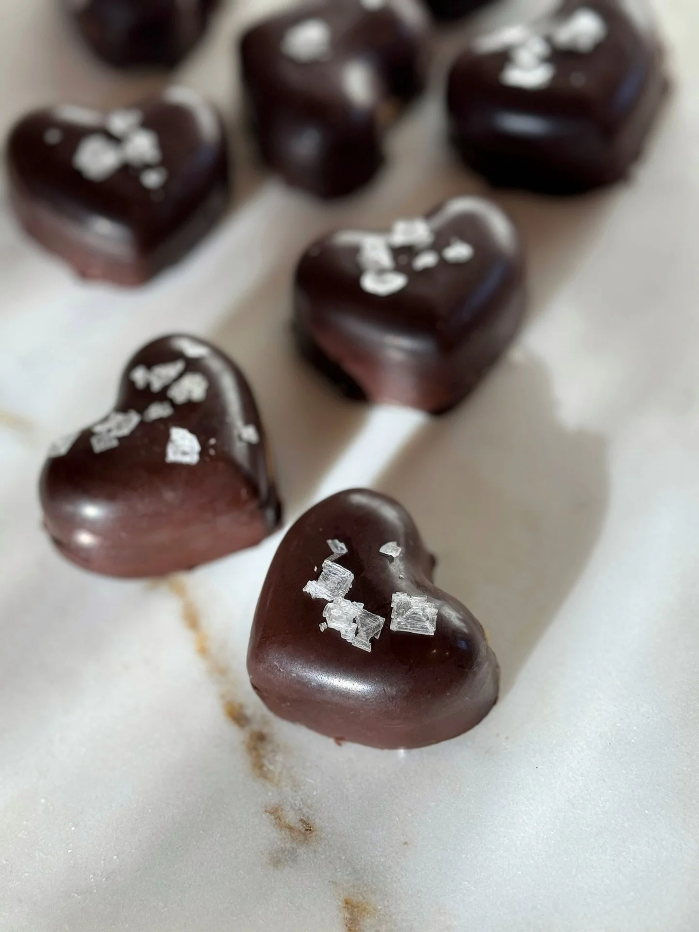 Looking for the perfect Valentine&rsquo;s treat? 💘
Our homemade peanut butter chocolate hearts are rich, dreamy, and finished with our flaky sea salt for that irresistible sweet-salty crunch 🍫🧂✨
Full recipe below! 

1. Melt chocolate over low heat