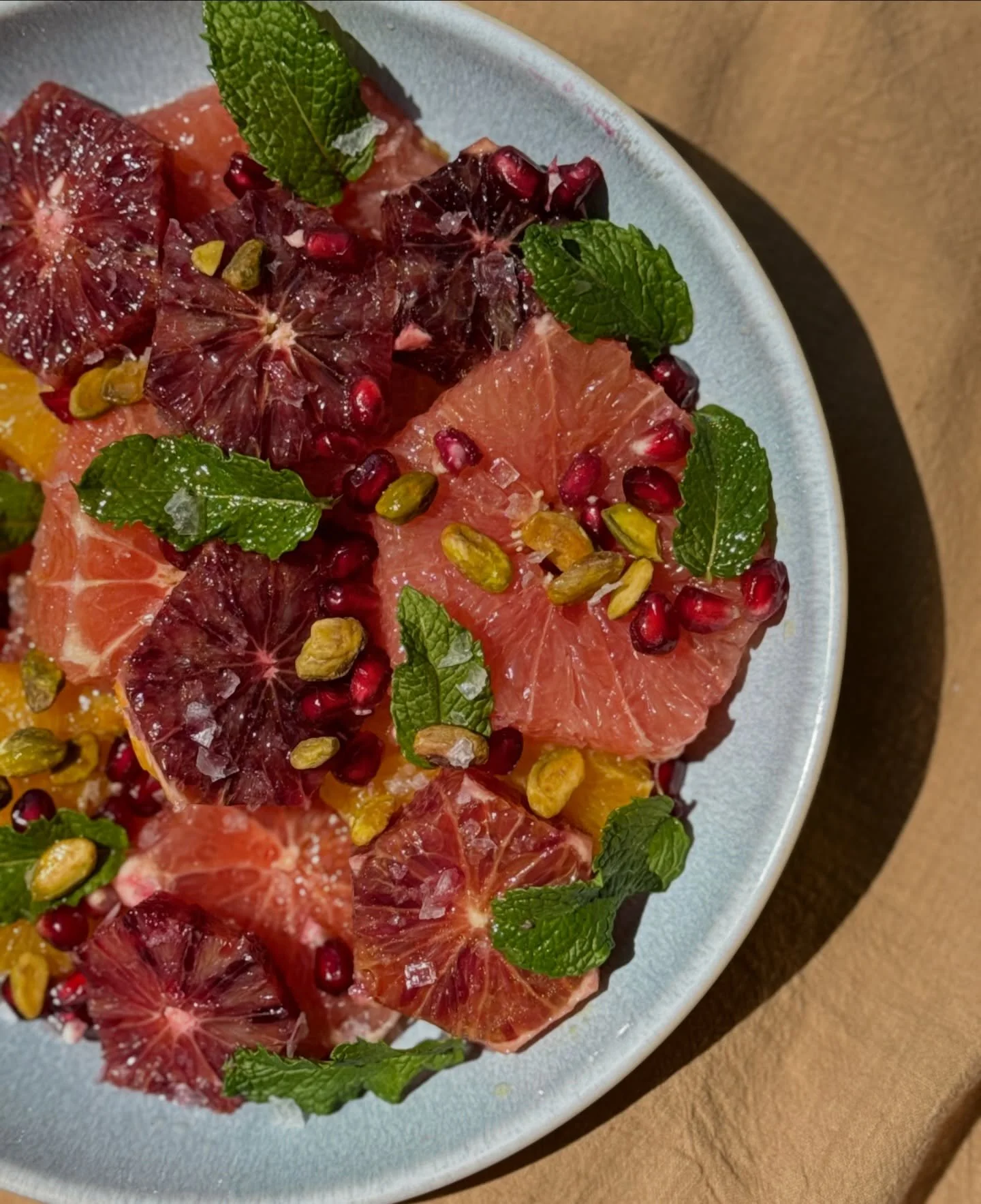 With summer around the corner, we&rsquo;re leaning in to all the fresh produce! Topped with the freshest, crisp summery dressing with @getgraza olive oil,@sprouts red wine vinegar, raw Georgia honey and a fresh squeezed orange. 
Find this delicious c