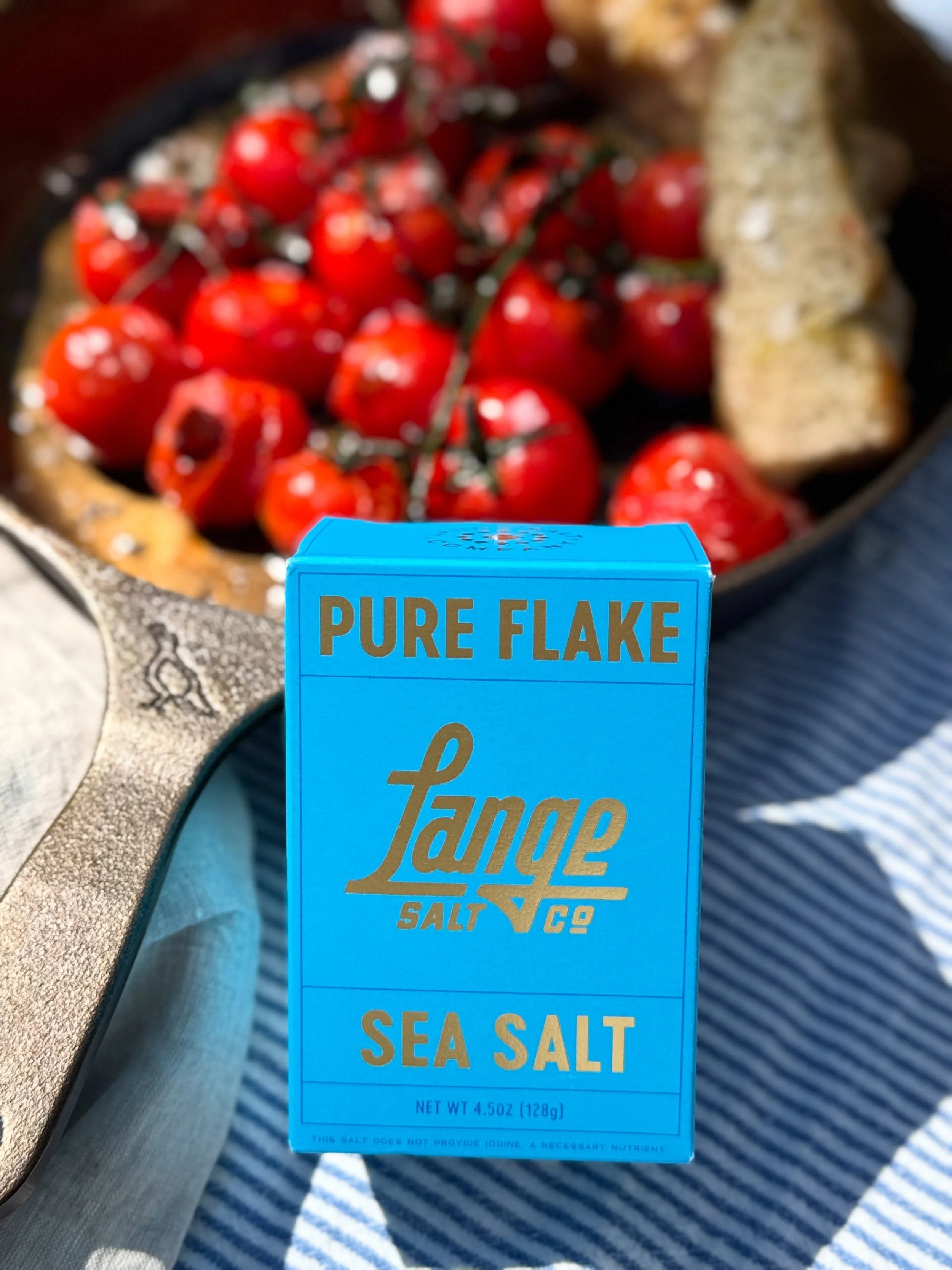 Handcrafted in Charleston, South Carolina, @smitheyironware cast iron cookware is built to last generations. Just up the coast, our seawater is sourced from just outside of Charleston and carefully harvested into pure, handcrafted sea salt.
What brin