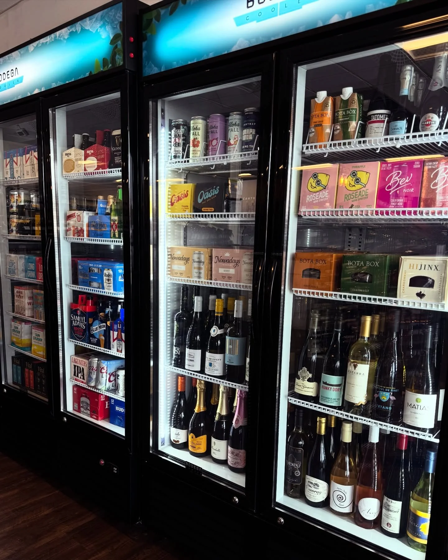 Fridges are stocked with cold wine, beer, + all the seltezers you could need for this warm weekend ☀️

#whitewine #coldbeer