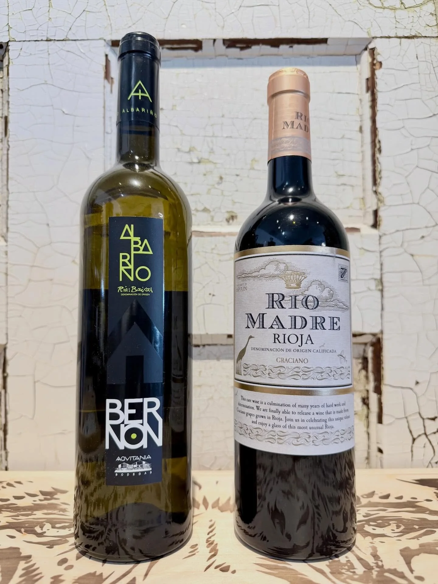What season is it here in Nashville? who knows 🤪 All I know is it's Wednesday and it feels like summer vibes outside 😎 Todays feature are two eclectic wine varietals perfect for spring transition to summer. Spain offers some beautiful varietals in 