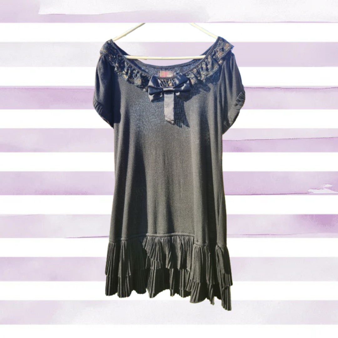 Robe noire avec noeud et détails dorés *M