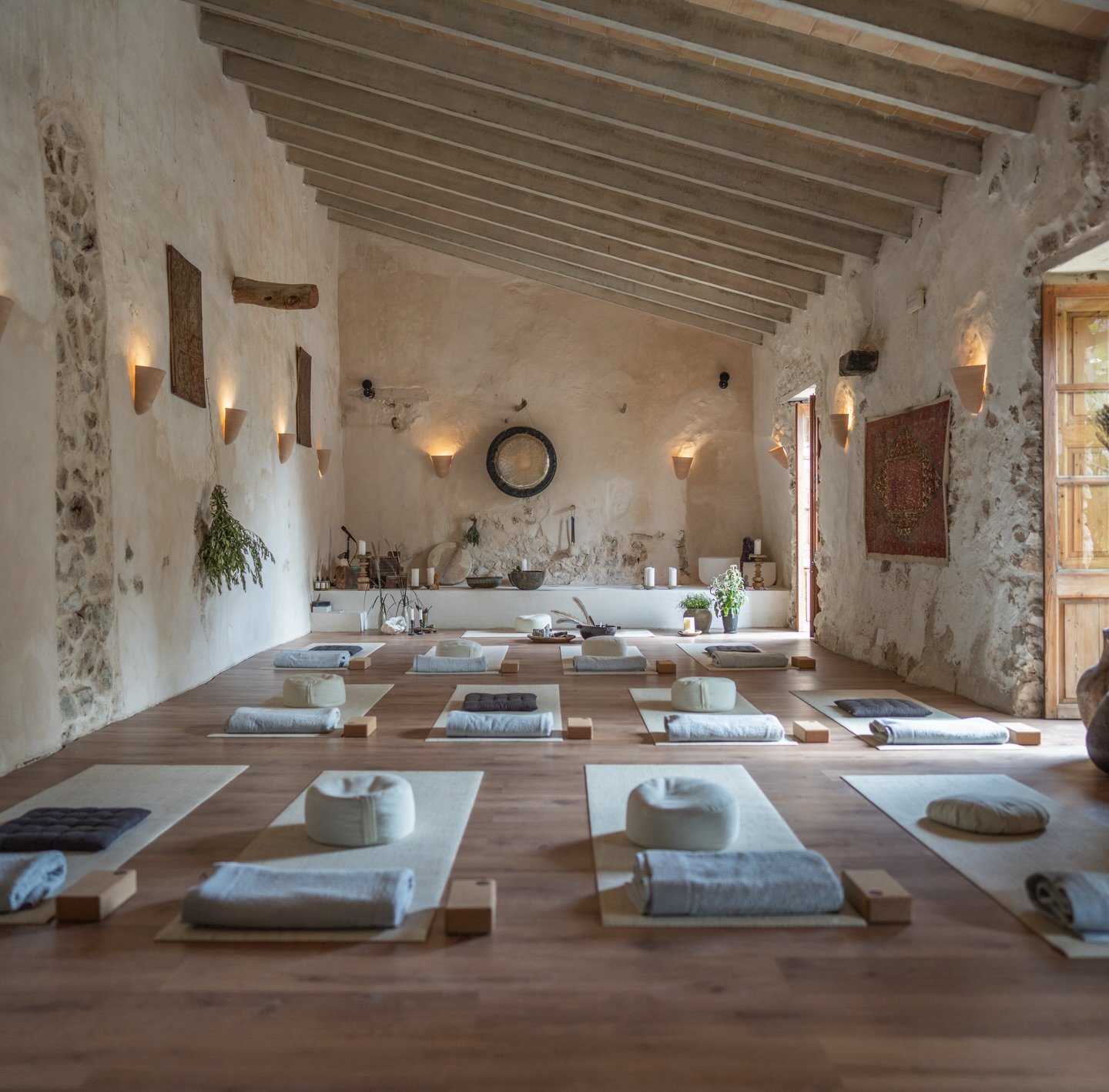 Counting down the days until we meet for our daily movement practices here in this room in Mallorca ☀️ we have only a couple weeks left for an early-bird discount - don&rsquo;t miss out! 

#yogaretreat #pilatesretreat #mallorcaretreat #mallorcatravel