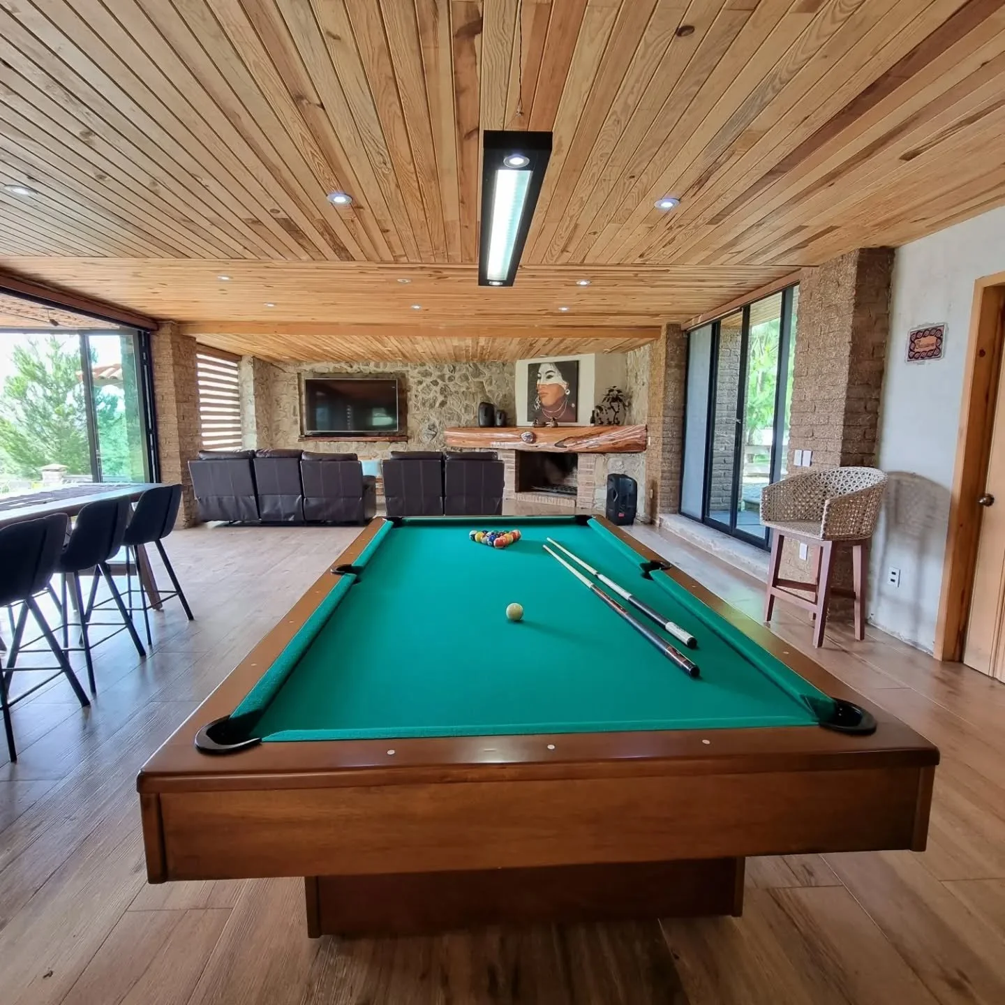Estrenando mesa de billar..🎱😃
#caba&ntilde;asdeencanto 
#caba&ntilde;asconestilo 
#venydisfruta 
#caba&ntilde;alospatos 
#pinarestapalpa 
#tapalpapueblomagico