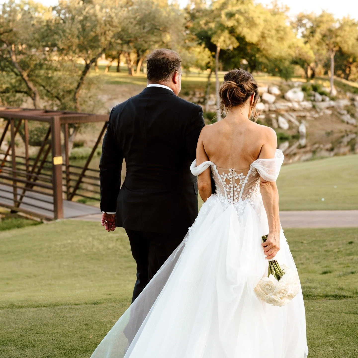 Soft whites, open skies, and thoughtfully placed florals&mdash;there&rsquo;s something timeless about designing a wedding on a golf course. From a planner&rsquo;s perspective, this setting is all about balance: letting the natural greens be the backd
