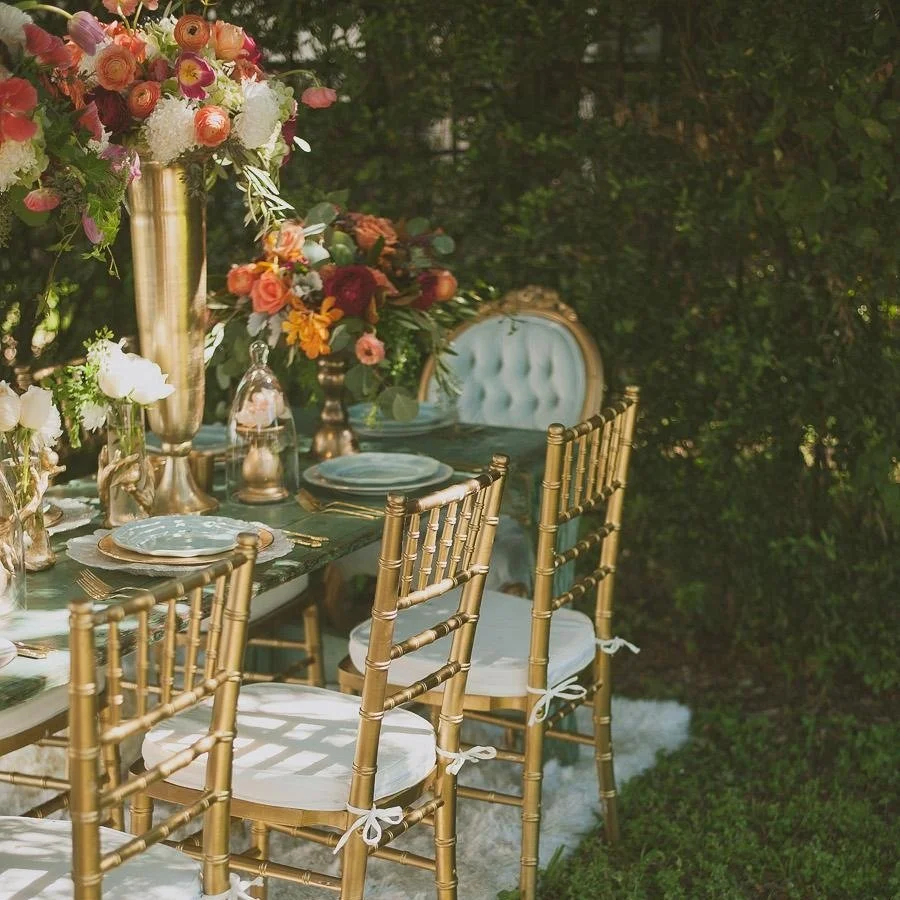 A Garden Romance, Designed to Feel Like a Dream 

Imagine dining beneath a canopy of trees, surrounded by lush florals, vintage-inspired details, and the softest touches of romance. ✨

This tablescape is all about elegant garden-party charm with a lu