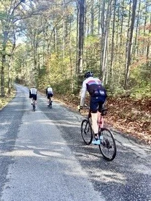 Lead group, Donnellys and Carl June, on quiet country roads
