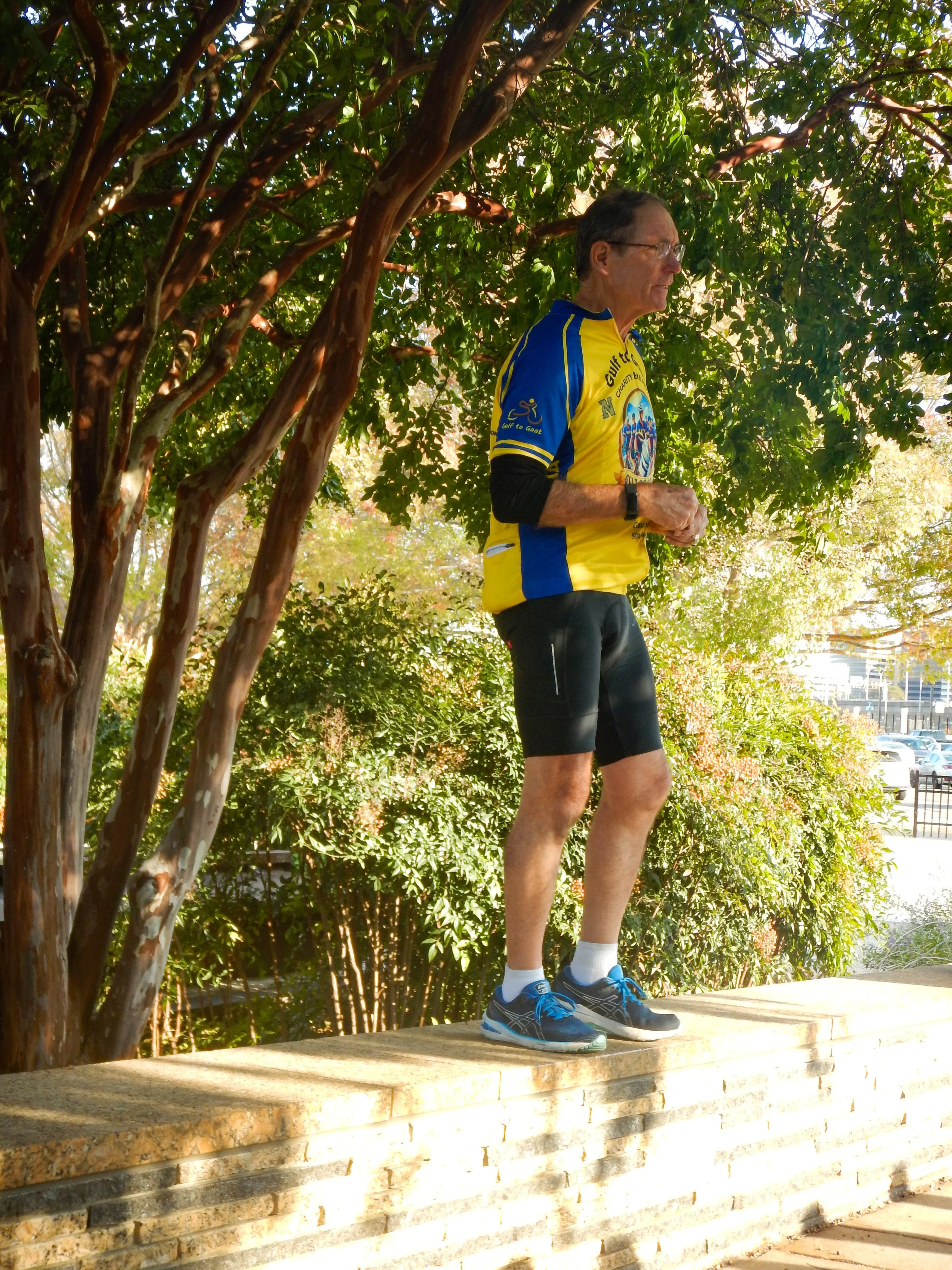 Jay addressing riders at Pentagon 9/11 memorial