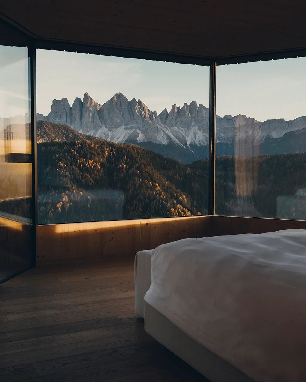 A design-led Alpine retreat defined by clarity, proportion and restraint.
At @forestis.dolomites, architecture is shaped by its setting Materials are chosen for durability and relevance, allowing the Dolomites to remain the focus. Read the full story