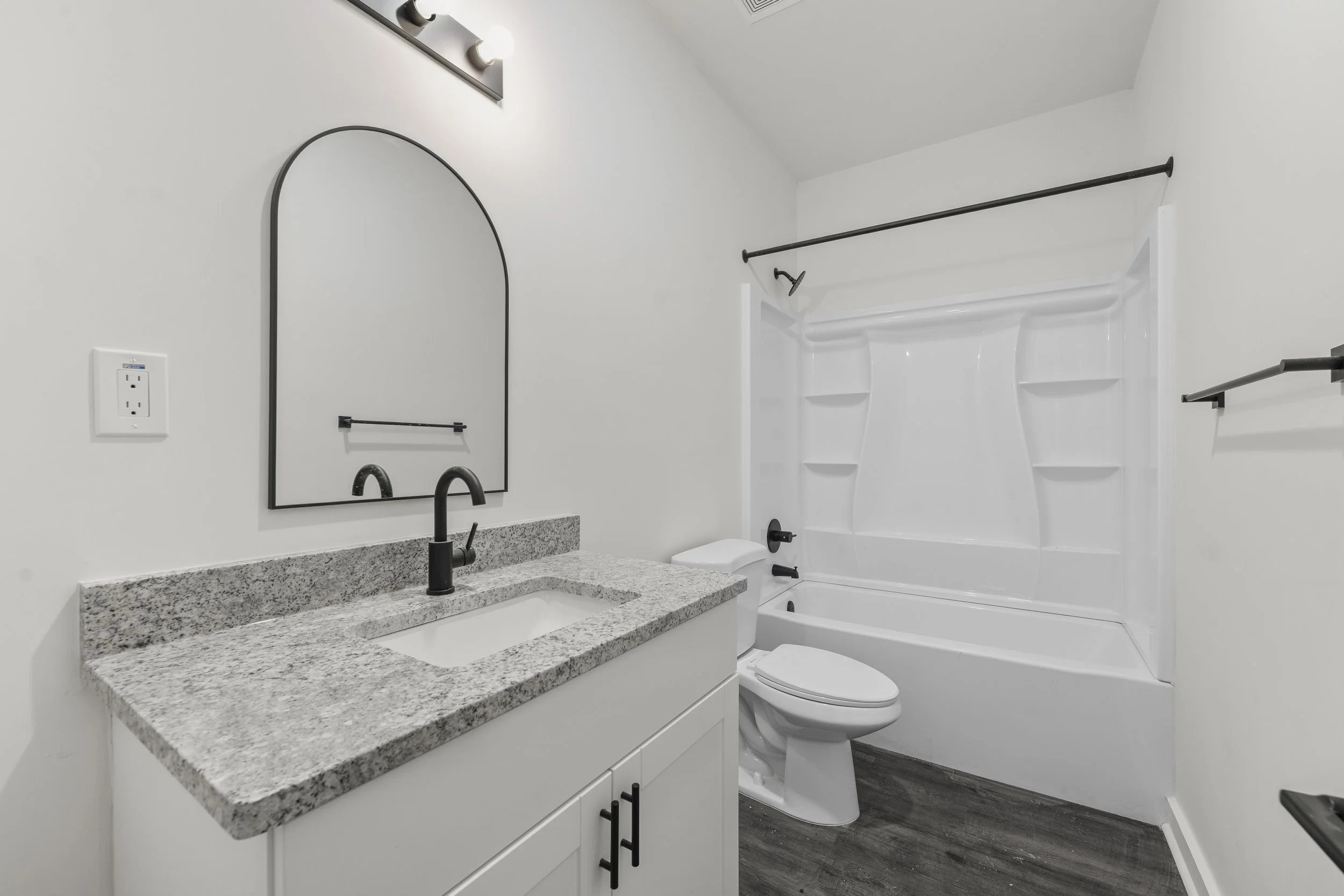 13-1510 Brownwood Ave 13.jpg