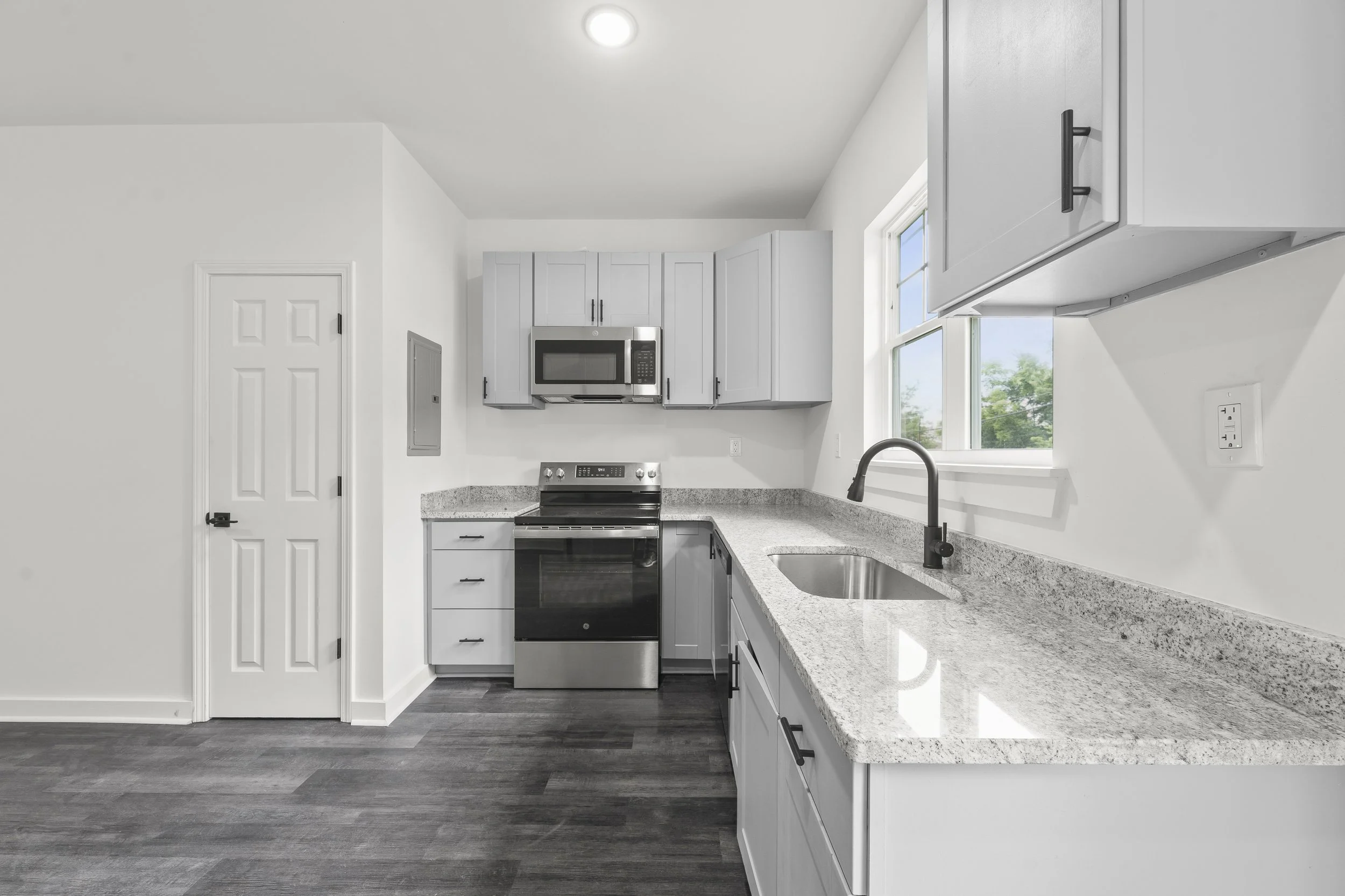 09-1510 Brownwood Ave 09.jpg