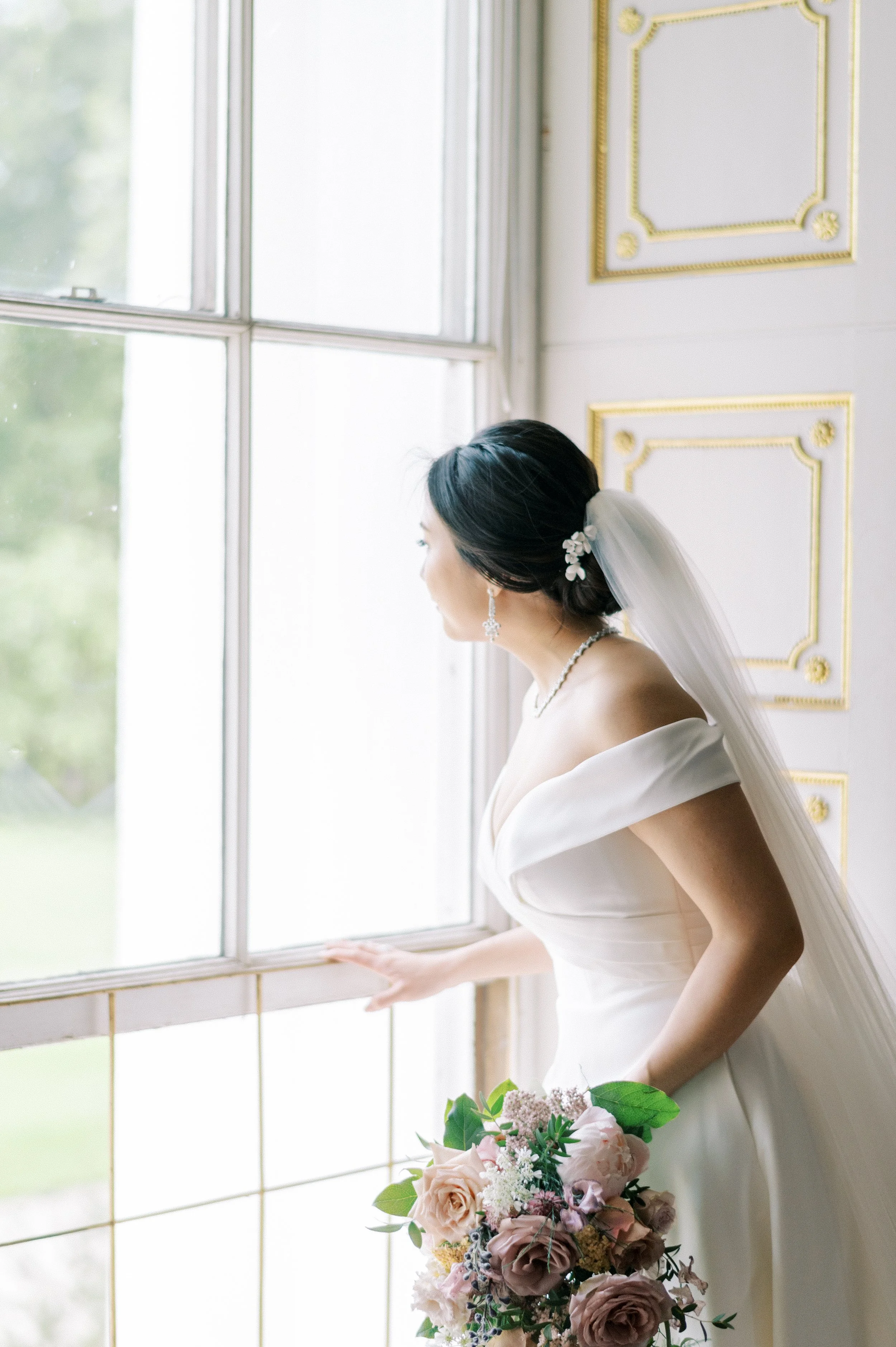 colourful-pastel-wedding-flowers-hampshire..jpg