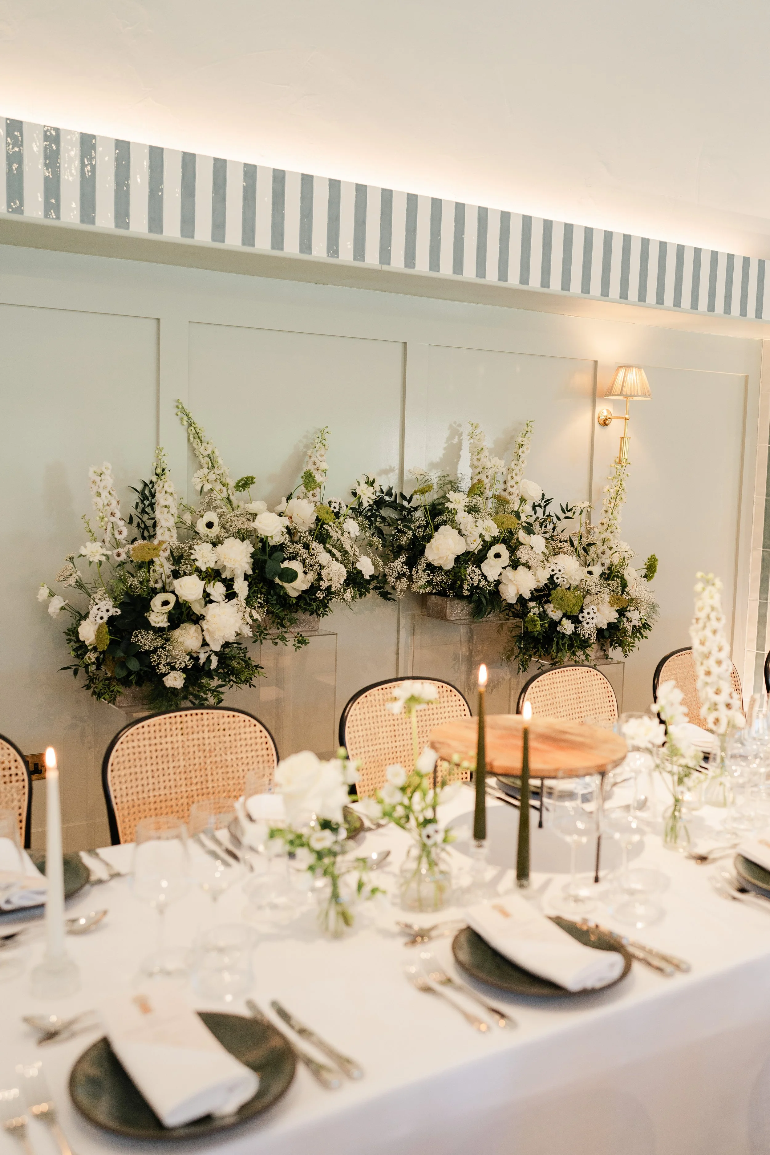 kin-house-white-and-greenery-colour-weddig-flowers.jpg