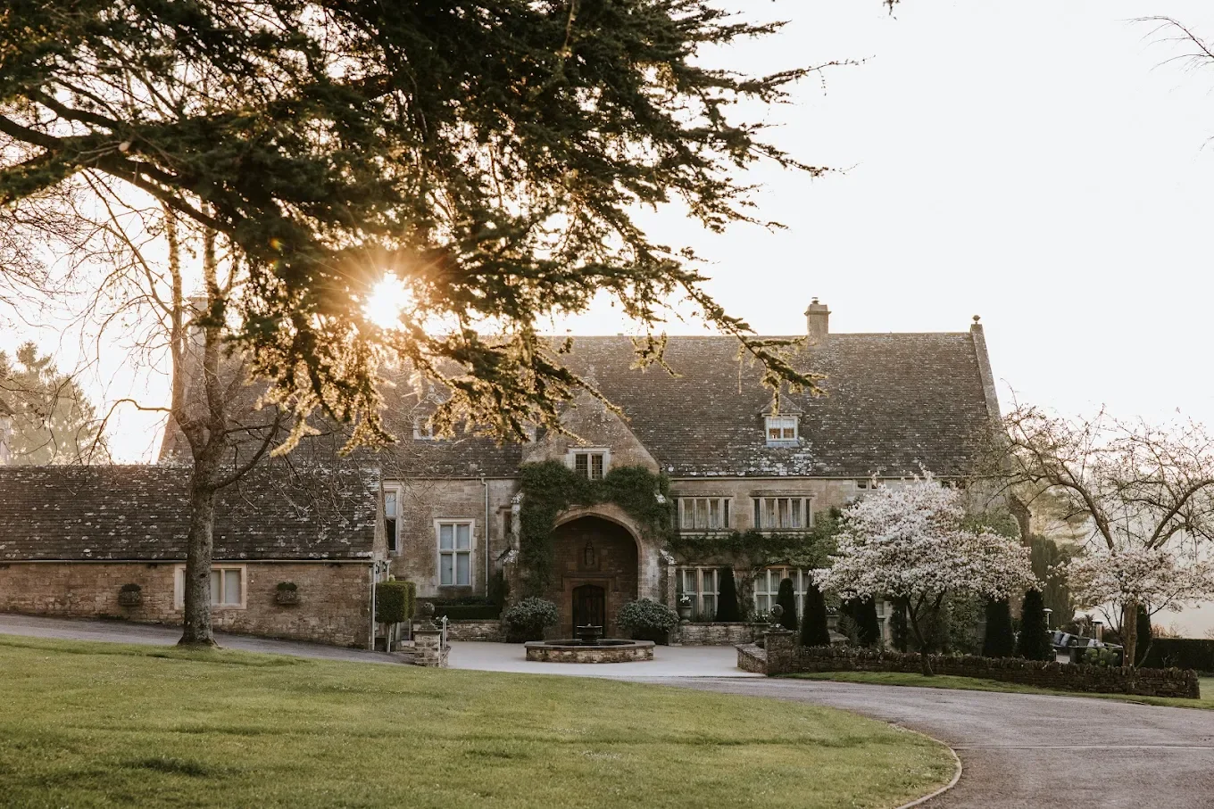 the-cotswolds-wedding-venues-exclusive-coombe-end-manor.webp