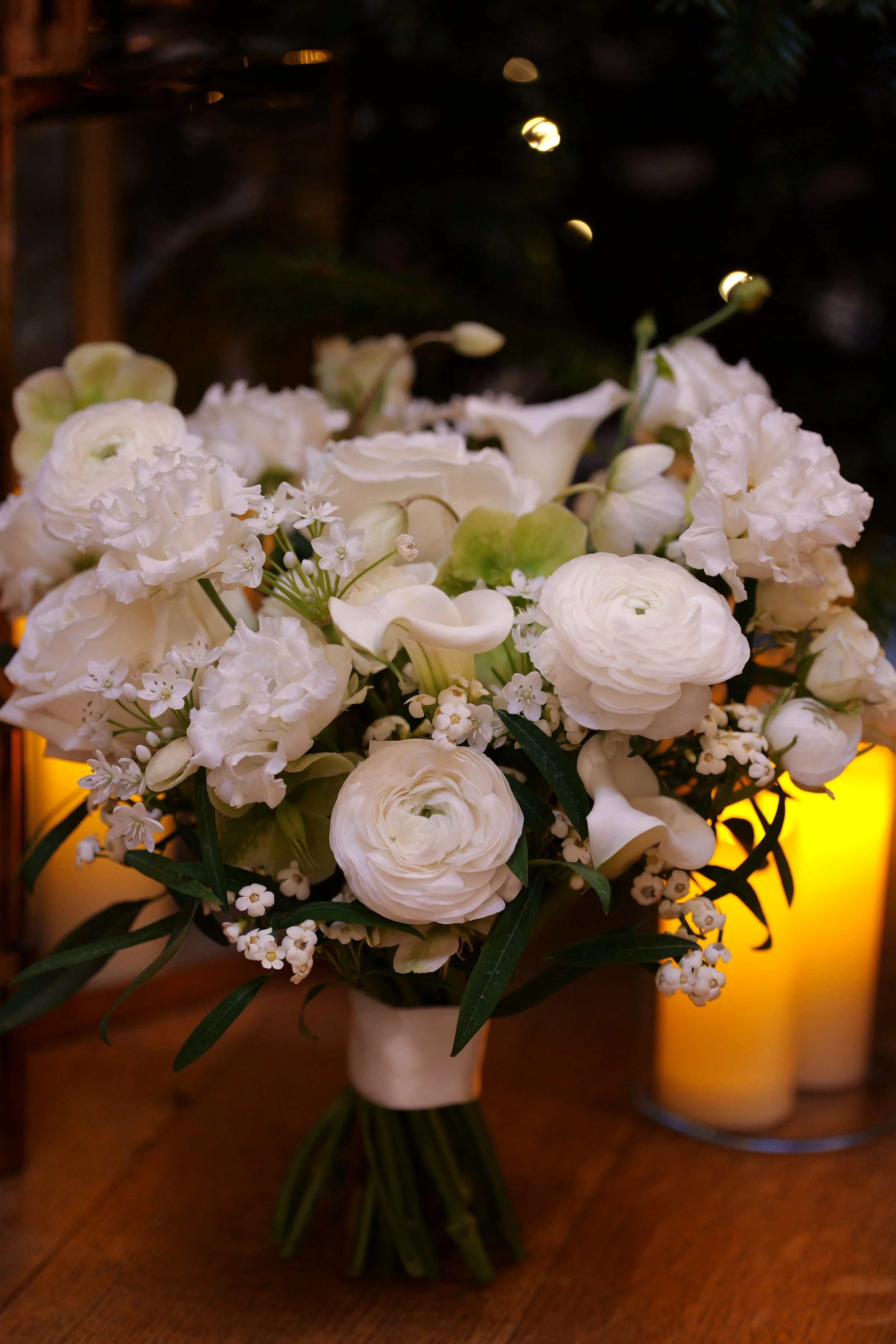 luxury-all-white-bridal-bouquet-christmas-wedding-inspo.JPG