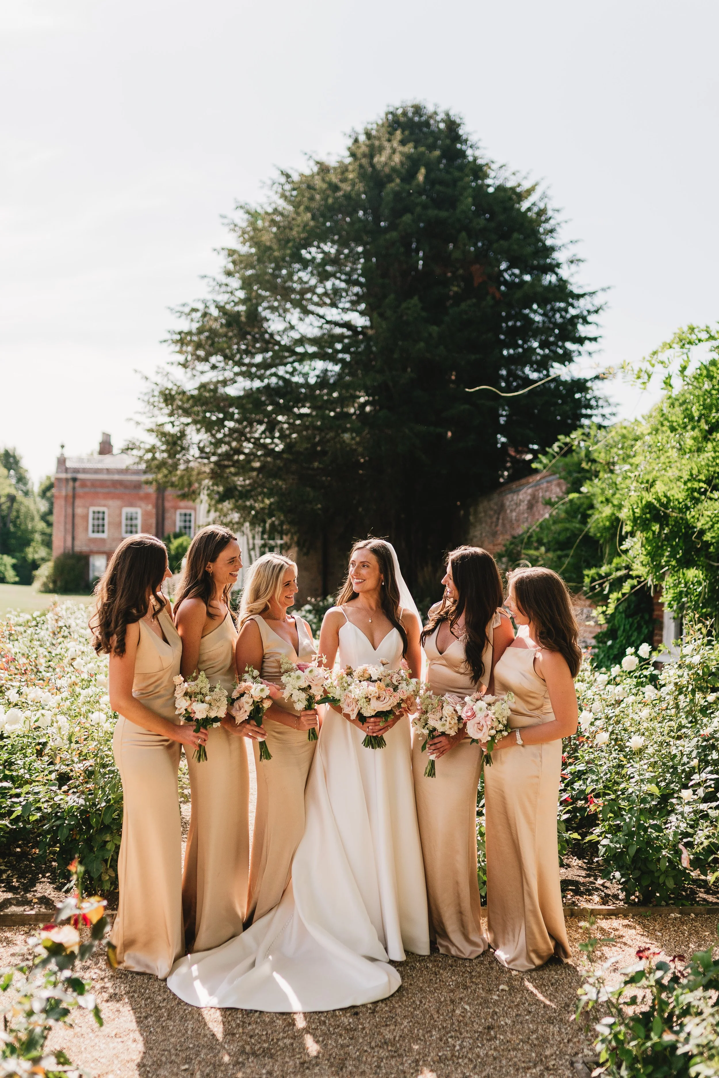 bridesmaids-bouquet-inspo-2026-weddings.jpg