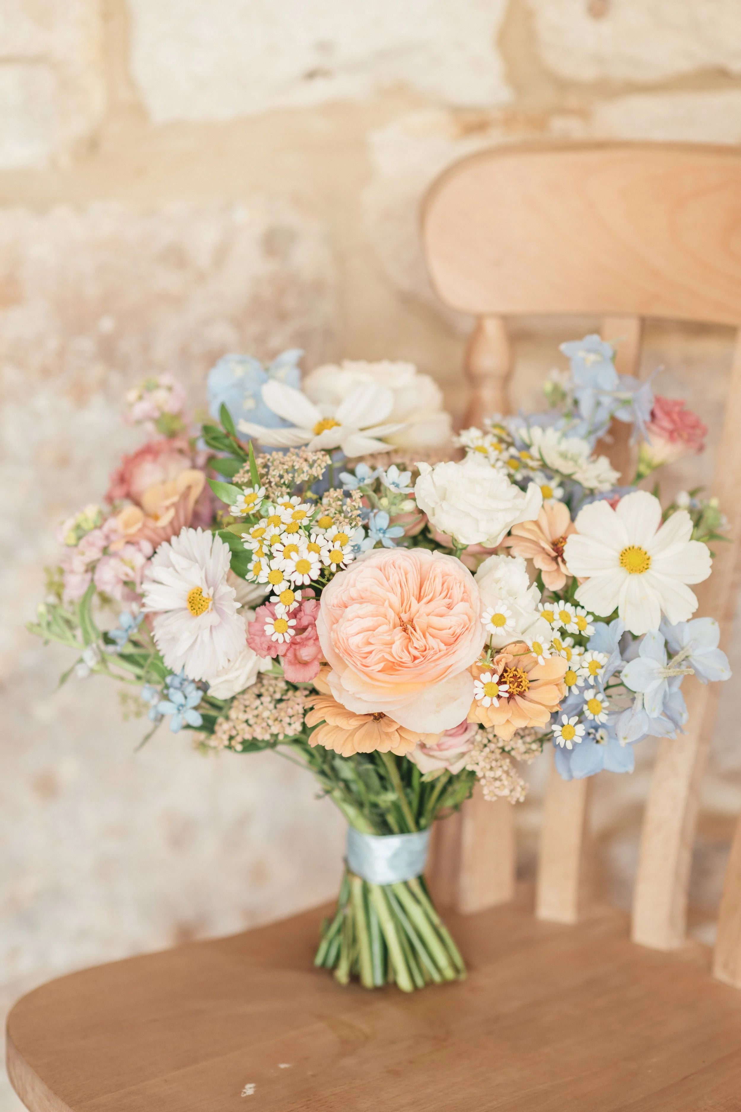 pastel-bridal-bouquet-summer-wedding-cotswolds.jpg
