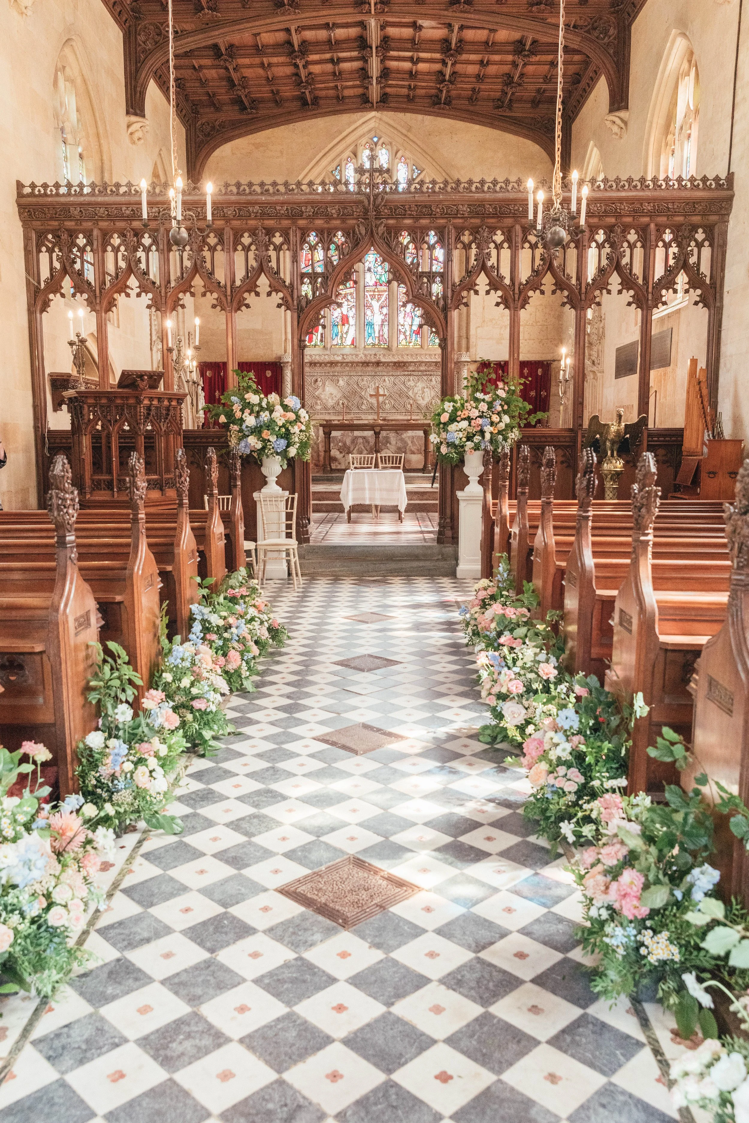 romantic-wedding-church-flowers-sudeley-castle-church.jpg