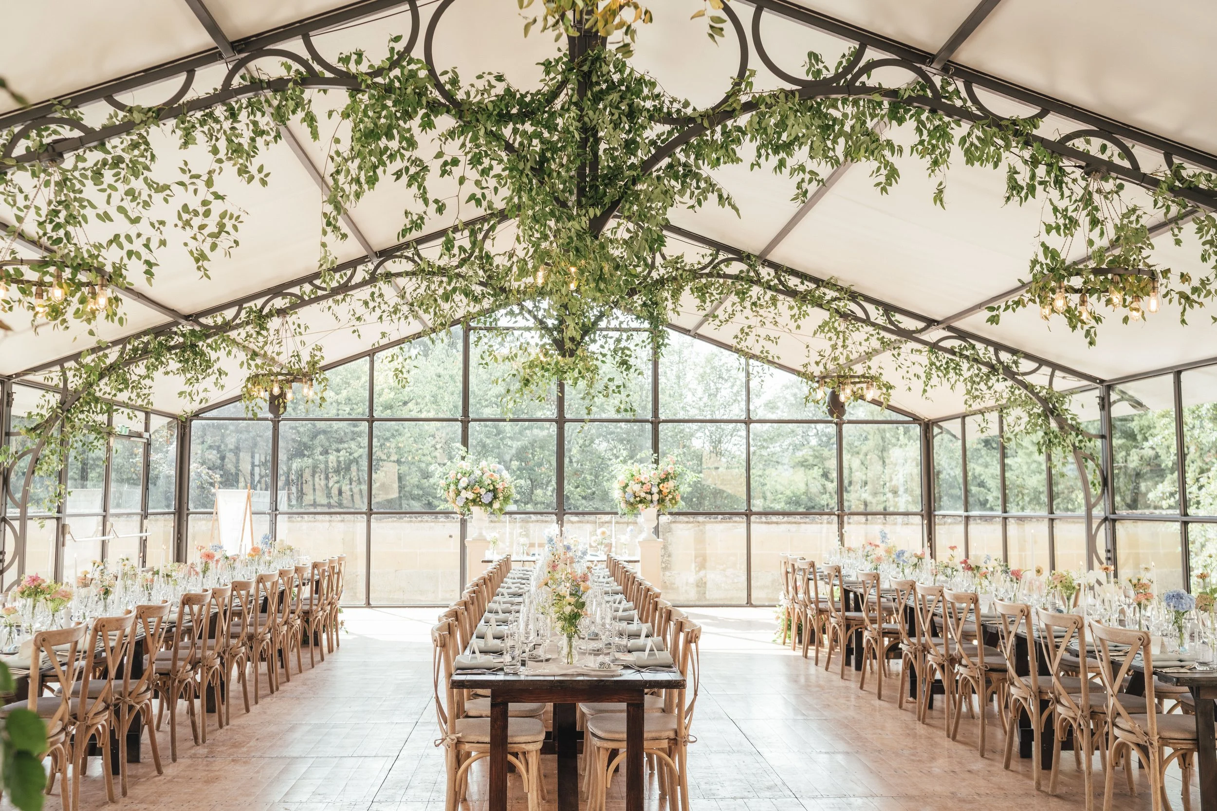 sudeley-castle-orangery-pastel-wedding-florals.jpg