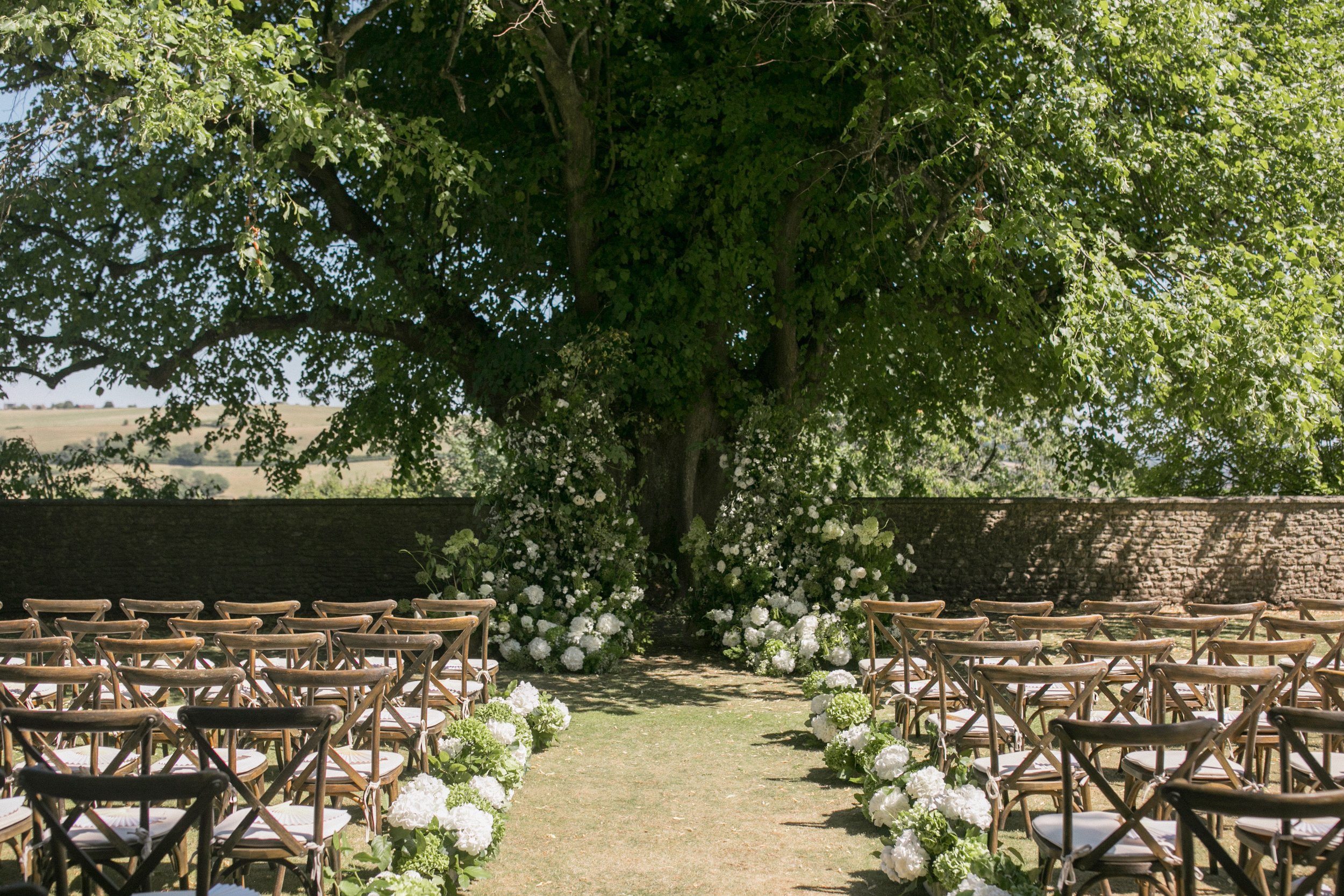 outdoor-english-garden-wedding-cermeonies-luxury-wedding-florist.jpg