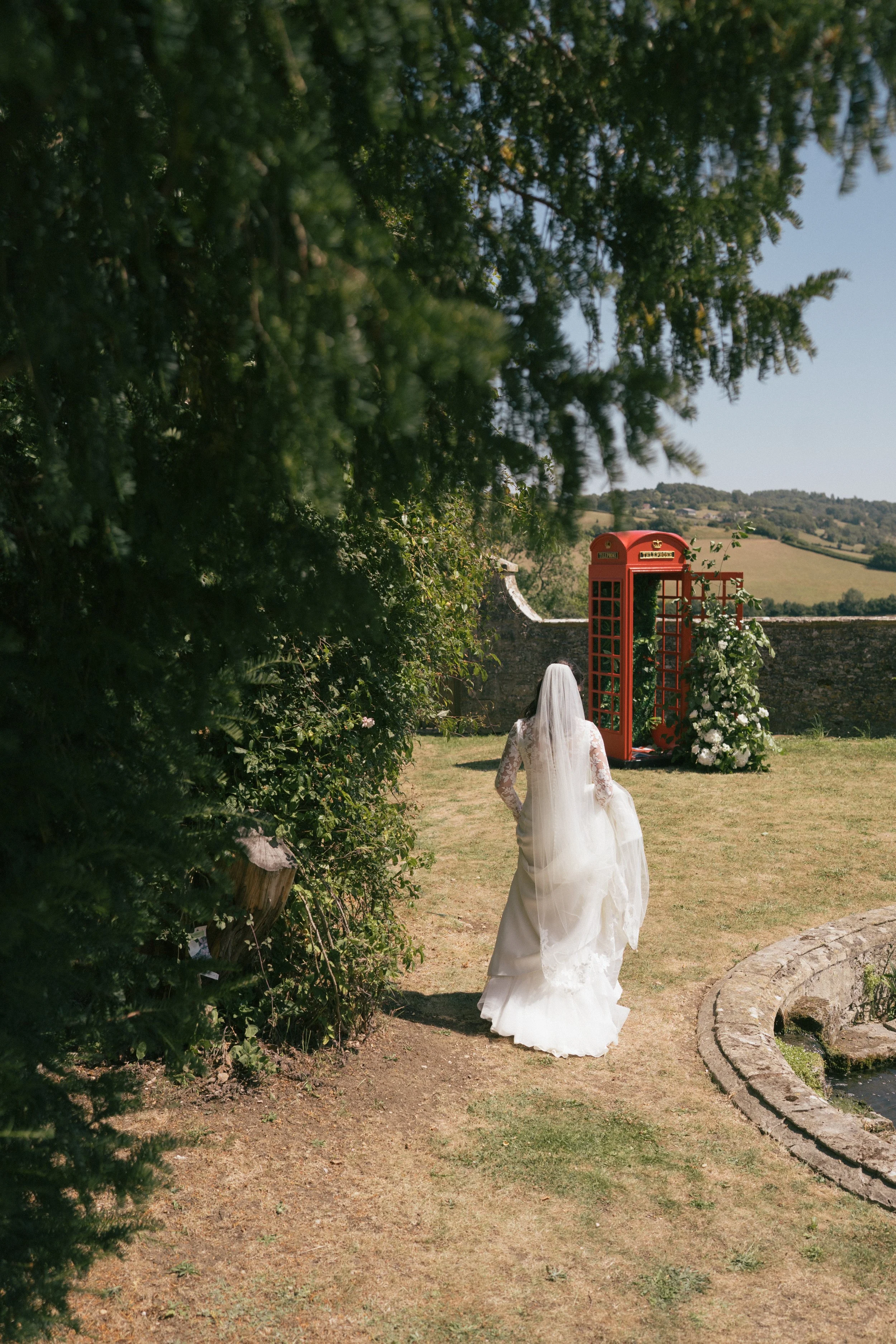 marquee-wedding-venue-uk-english-gardens.jpg