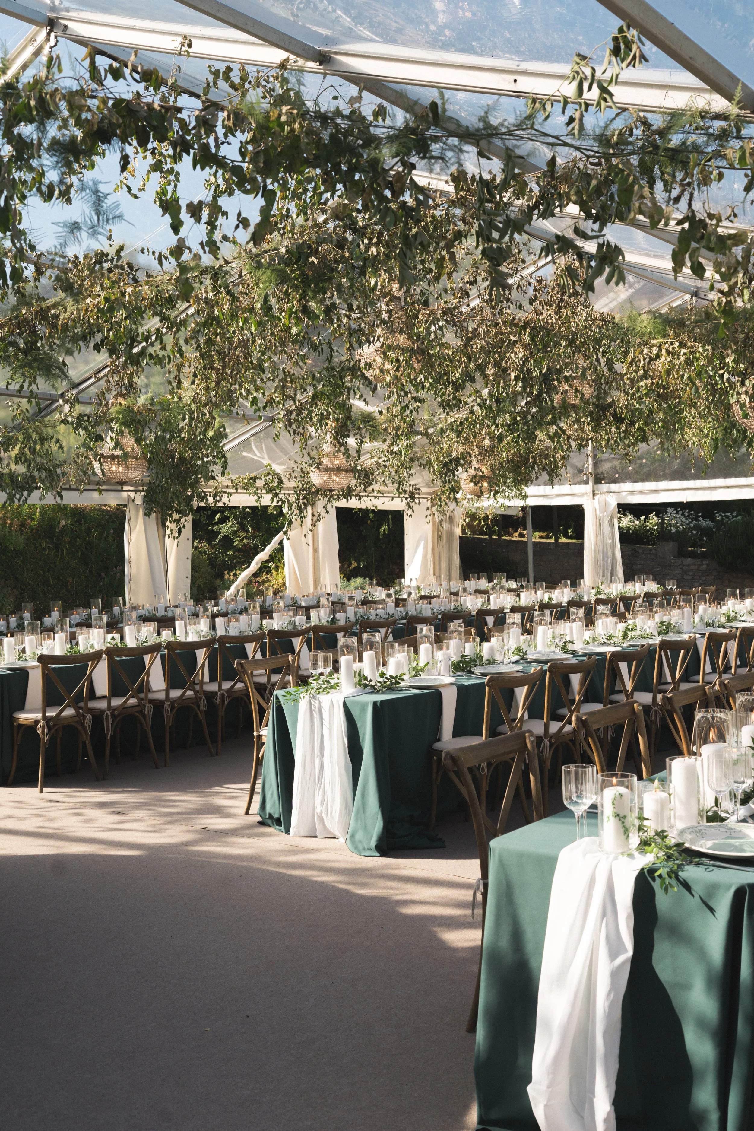 green-linen-wedding-tablescape-white-flowers.jpg