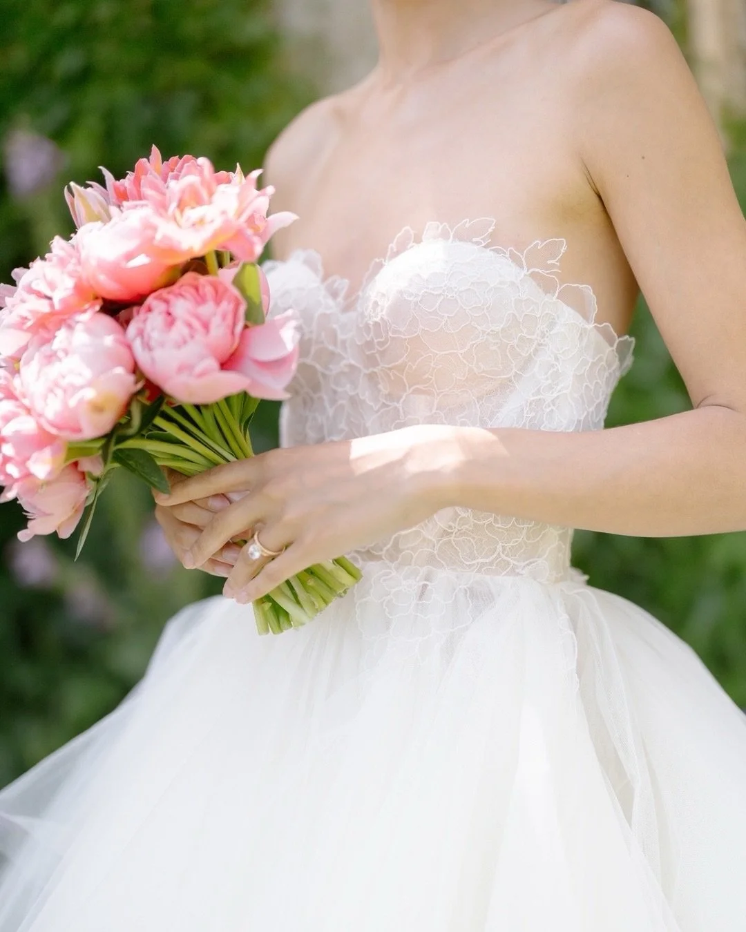 &lsquo;Tis the season for peonies &amp; tulips 🌸✨
⠀⠀⠀⠀⠀⠀⠀⠀⠀
If you&rsquo;re deciding when to get married, start with the flowers. Because if you&rsquo;re here following us, we already know florals are high on the priority list 😏
⠀⠀⠀⠀⠀⠀⠀⠀⠀
Timing re