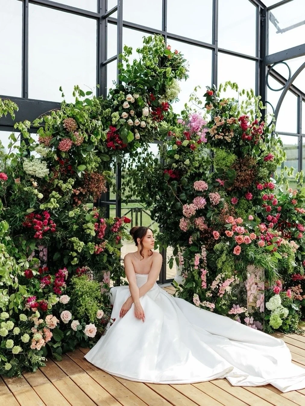Immersive Florals (noun): The art of transforming a space through flowers - using layered, abundant floral design to create atmosphere, emotion, and a sense of complete visual experience
⠀⠀⠀⠀⠀⠀⠀⠀⠀
The kind of wedding flowers guests walk into. Floral 