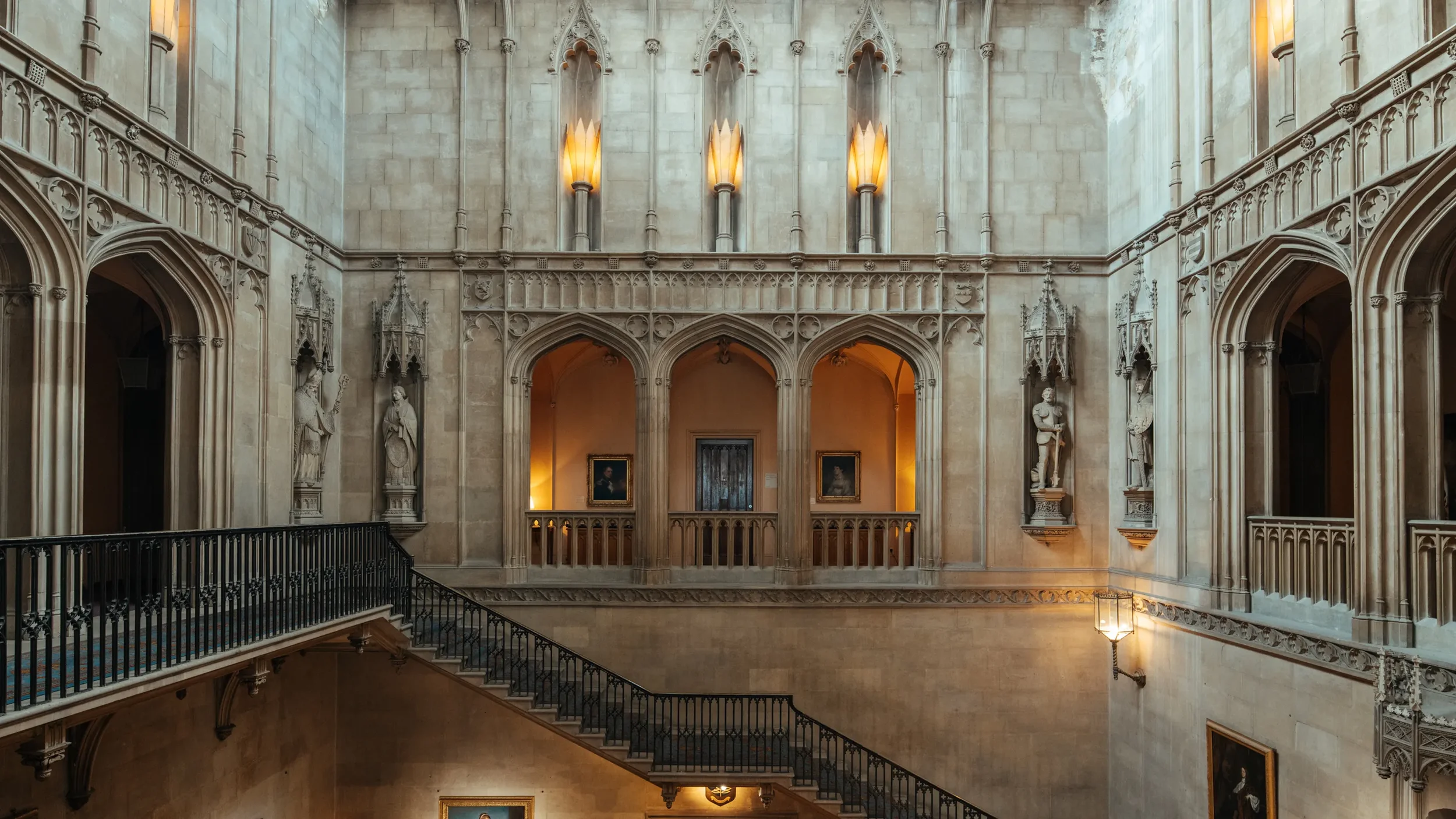unique-castle-wedding-venues-england-destination-wedding-planning.webp