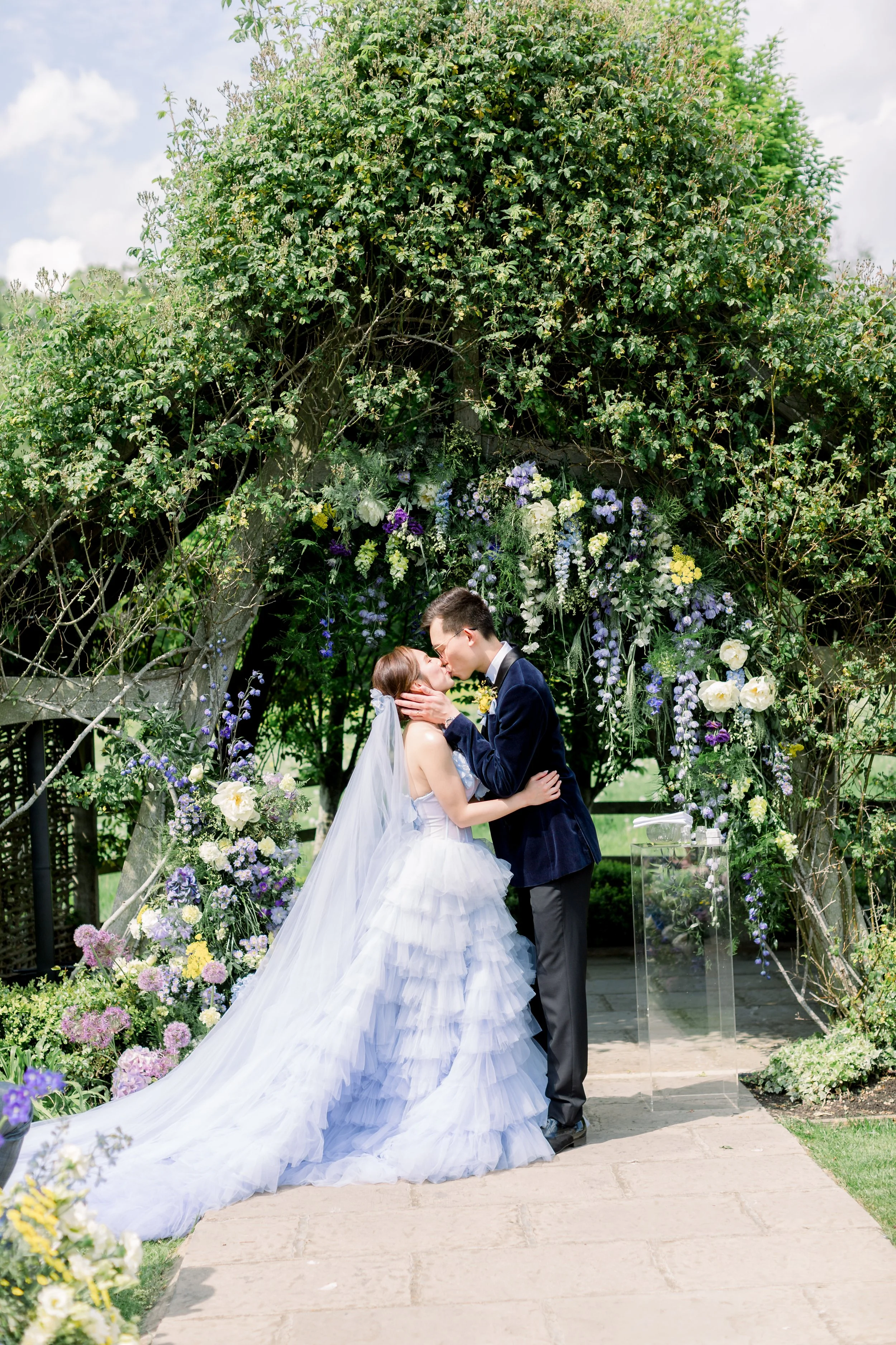 outdoor-english-wedding-hyde-house-cotswolds.jpg