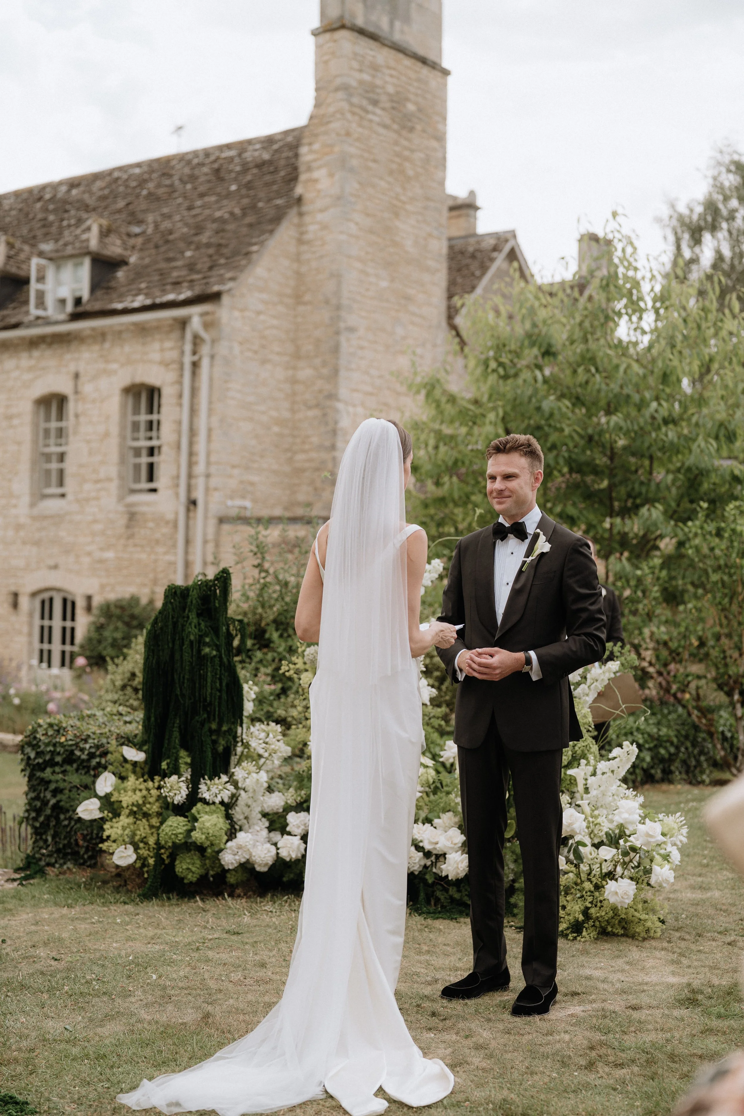 modern-wedding-ceremony-floral-design.jpg