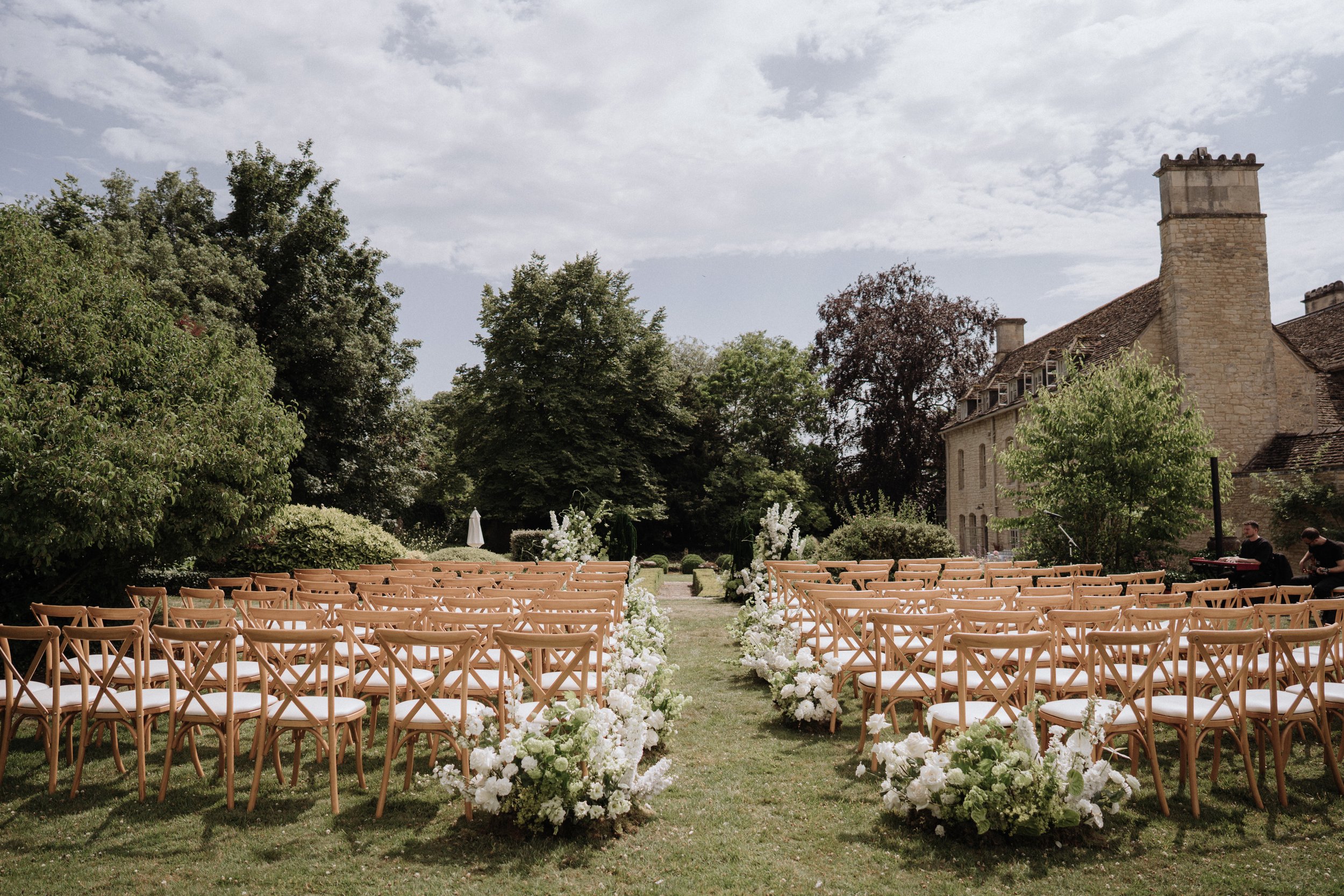 How to Host an Outdoor Wedding Ceremony in the UK