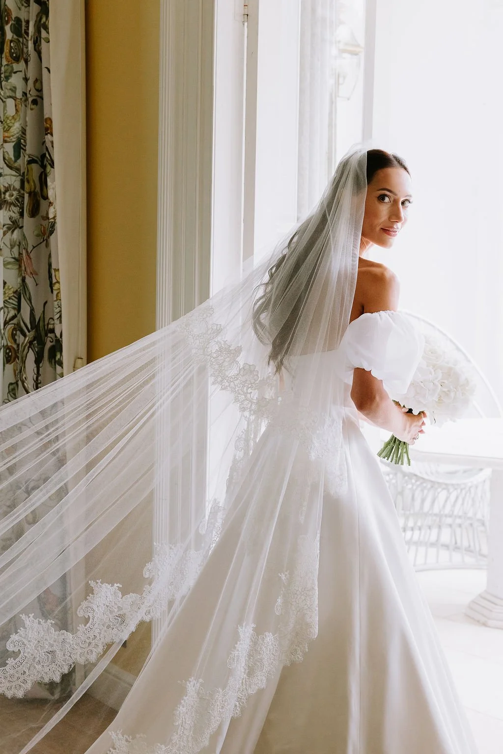 stunning-bridal-bouquet-white-wedding-design.jpg